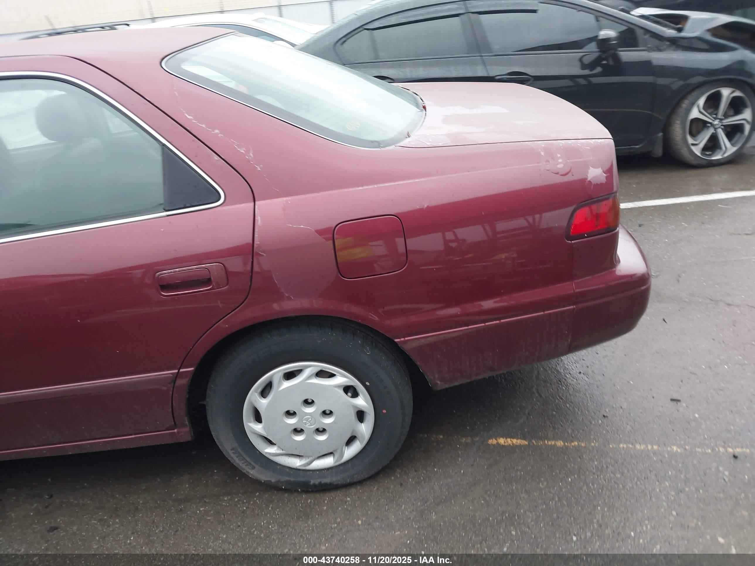 TOYOTA CAMRY image 6