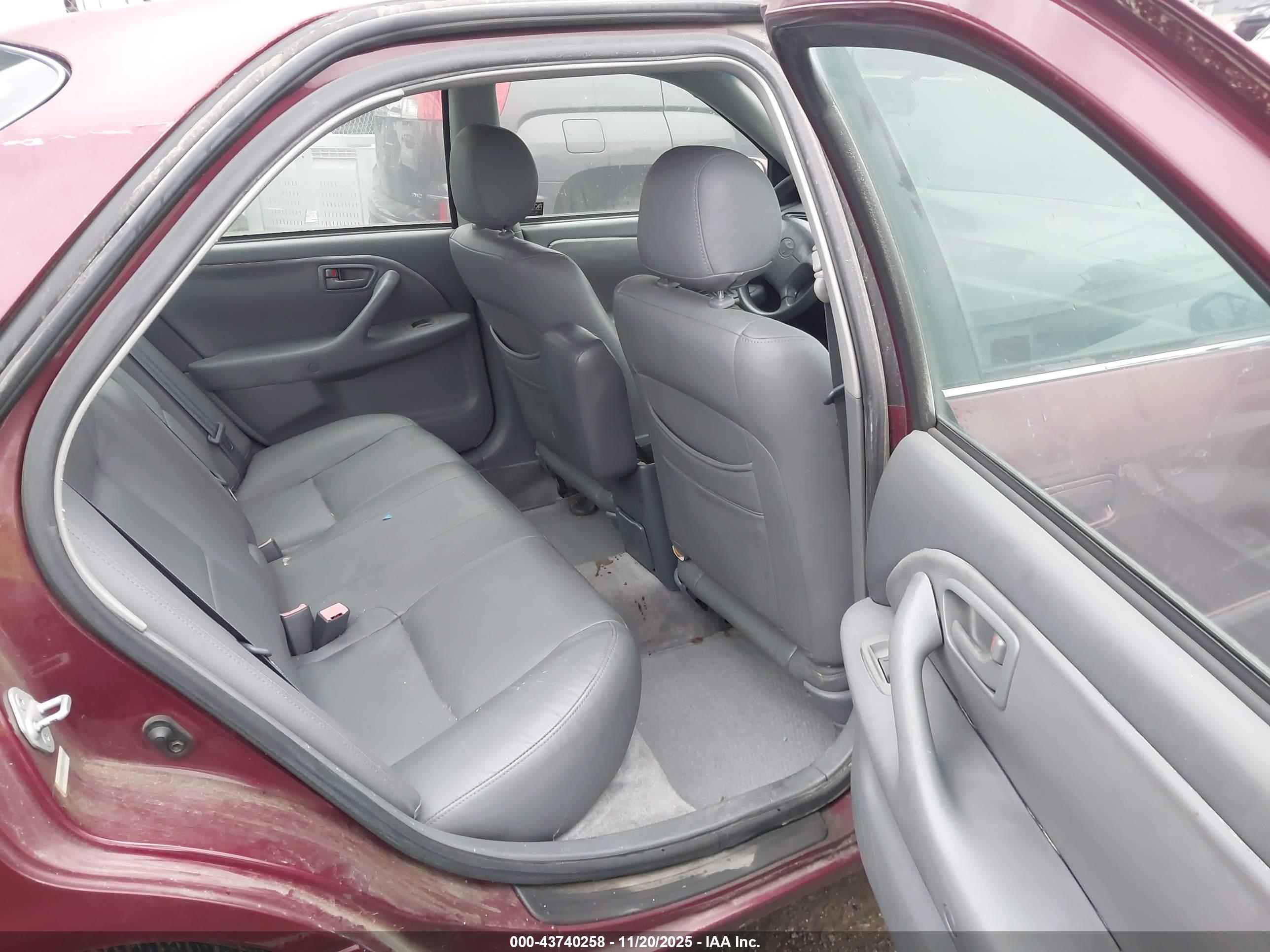 TOYOTA CAMRY image 8