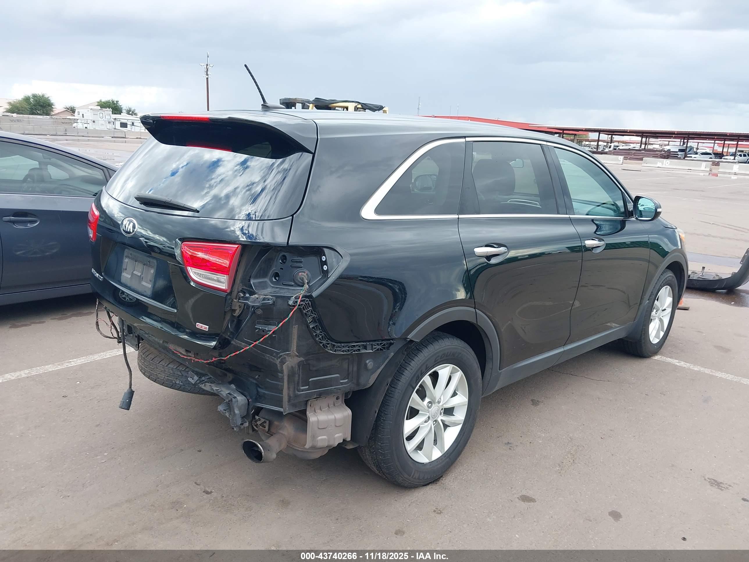 KIA SORENTO image 4
