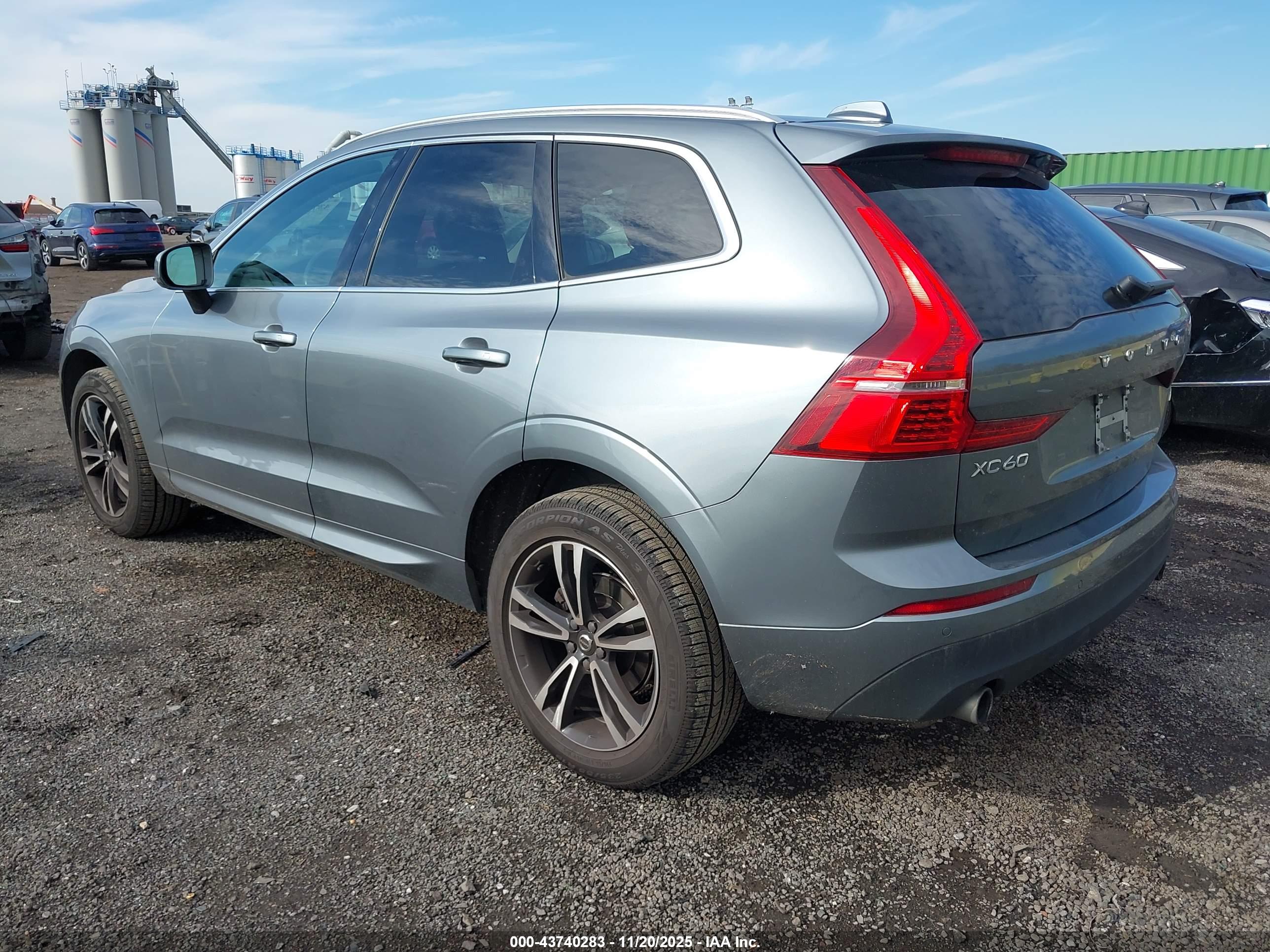 VOLVO XC60 image 3