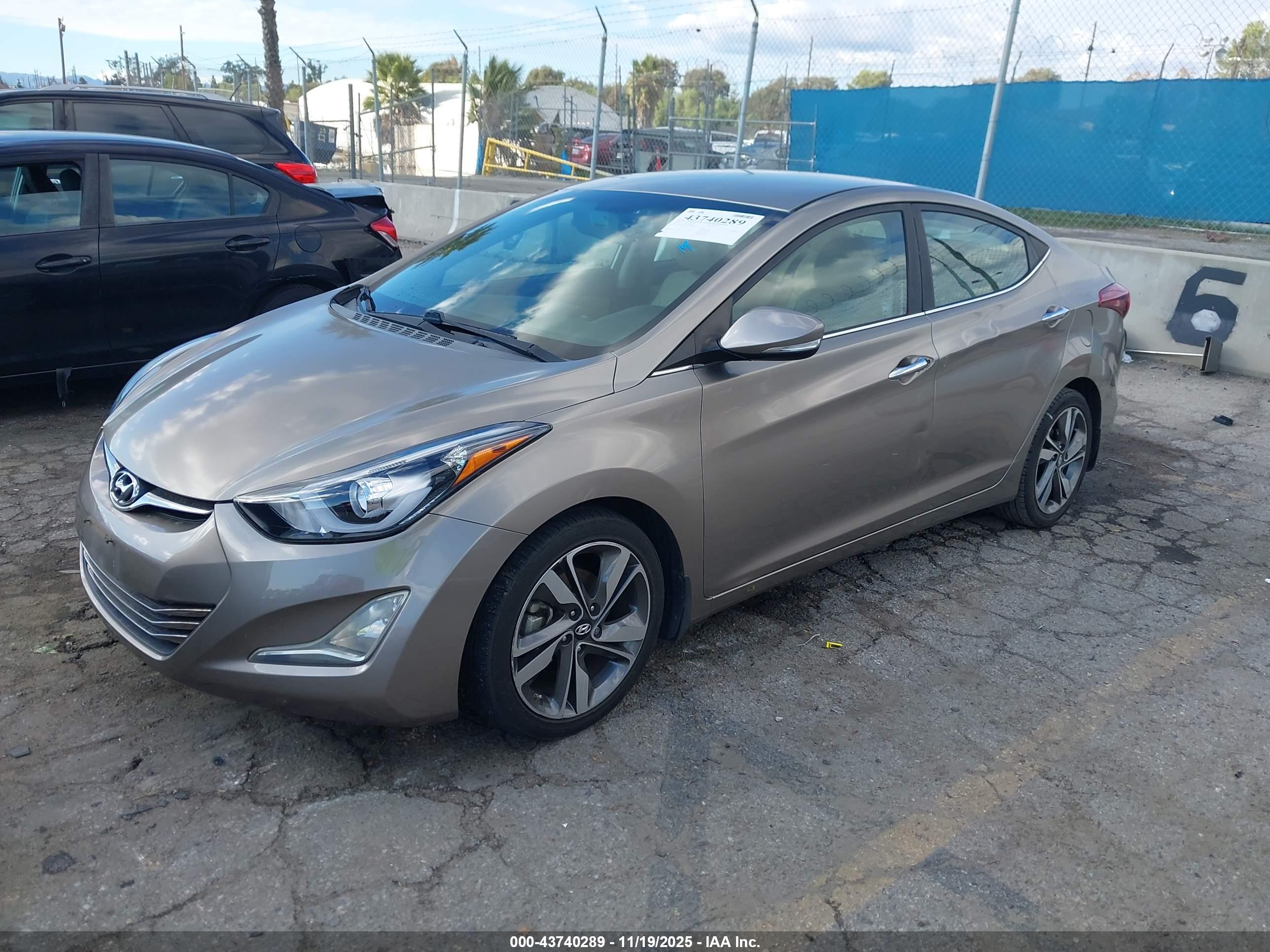 HYUNDAI ELANTRA image 2