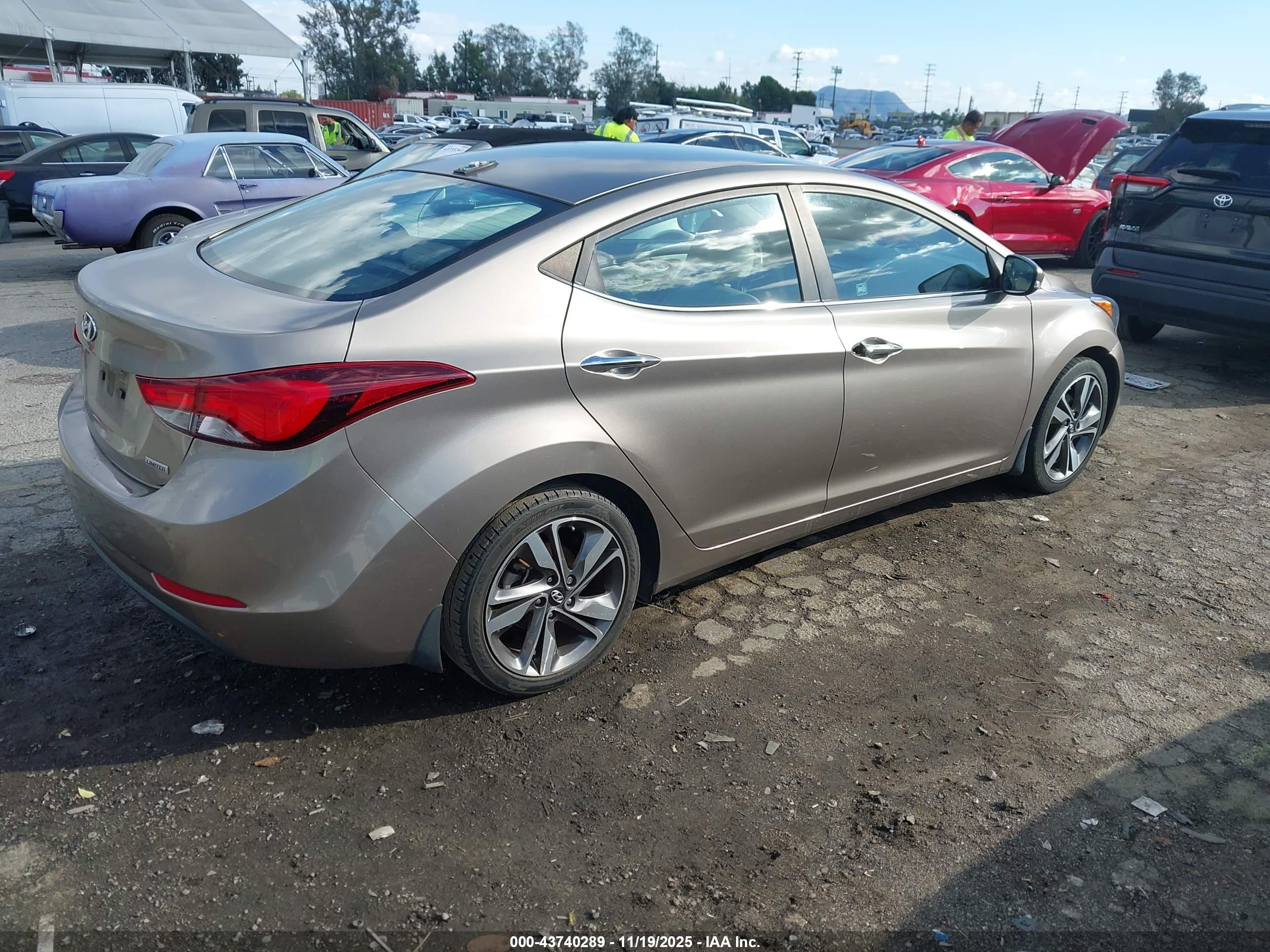 HYUNDAI ELANTRA image 4