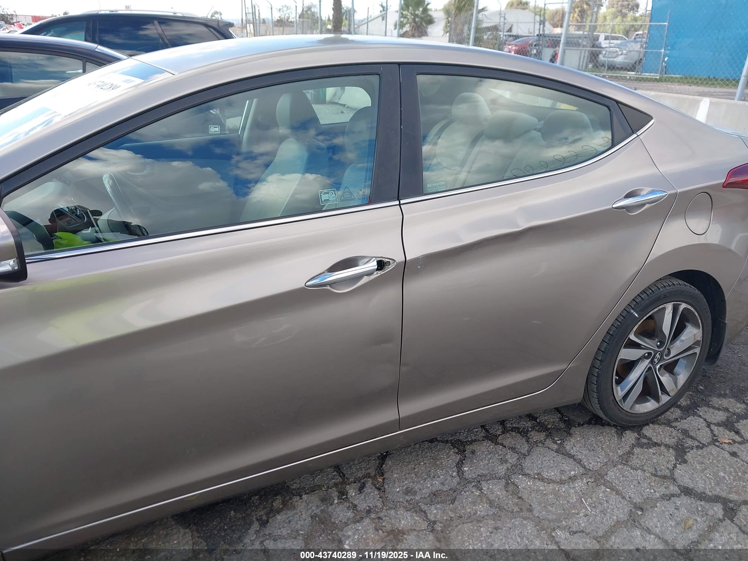 HYUNDAI ELANTRA image 6