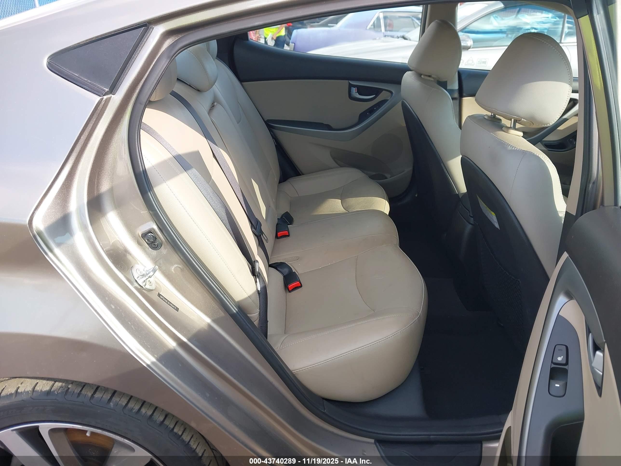 HYUNDAI ELANTRA image 8
