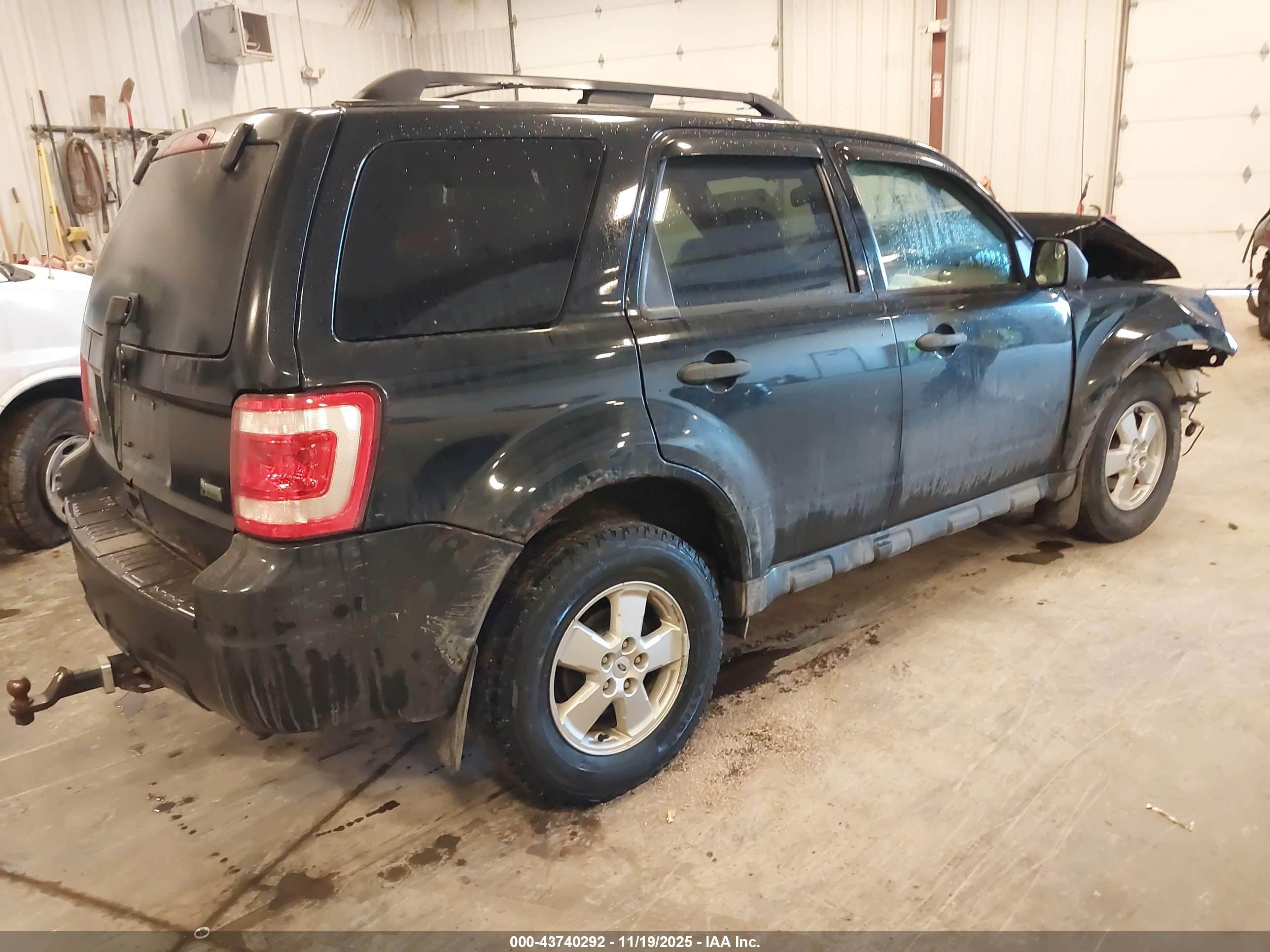 FORD ESCAPE image 4