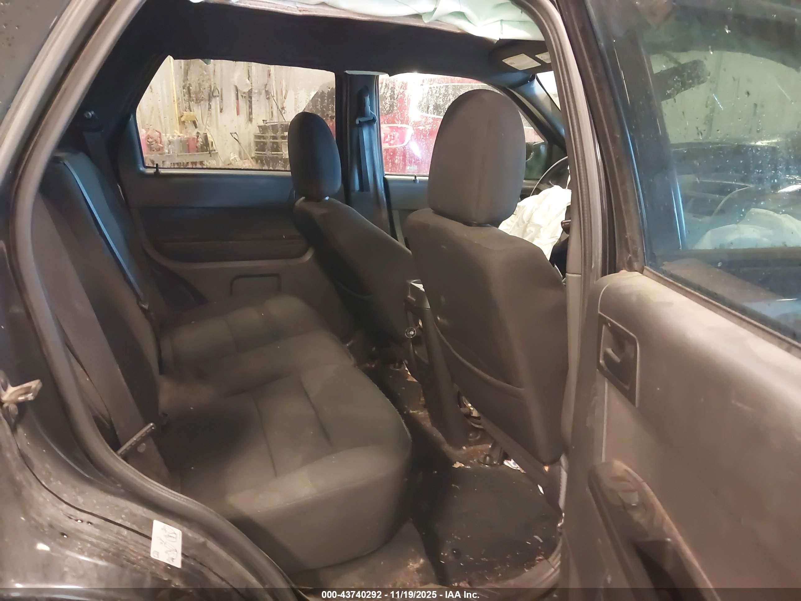 FORD ESCAPE image 8