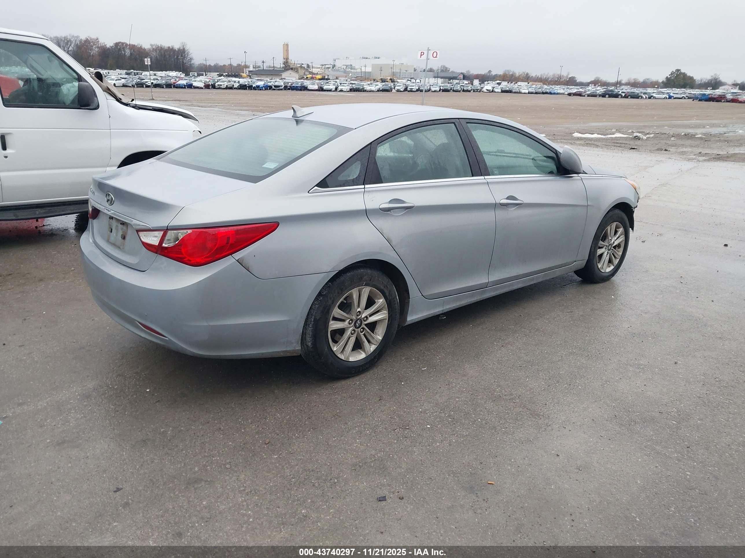 HYUNDAI SONATA image 4
