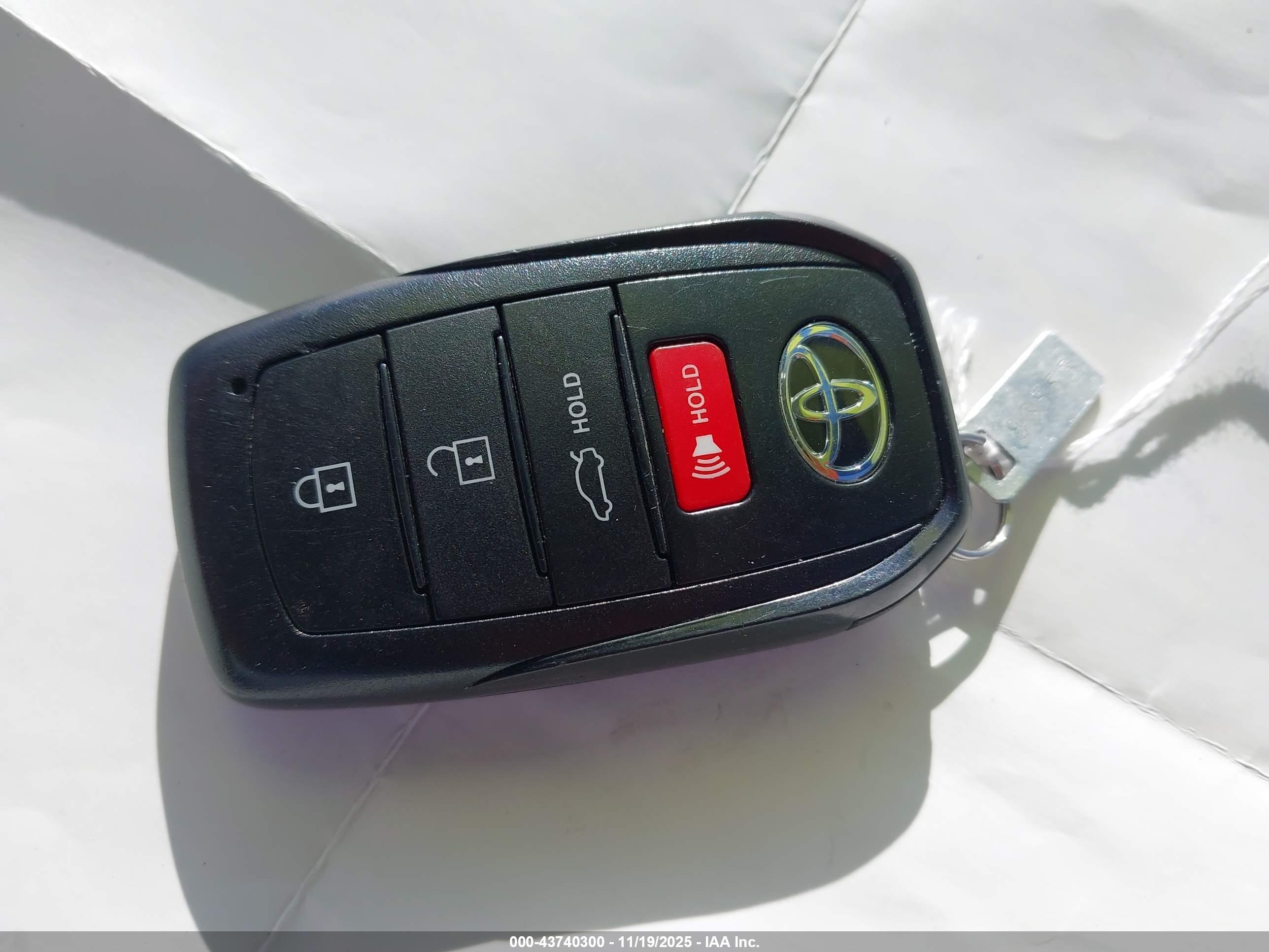 TOYOTA CAMRY image 11