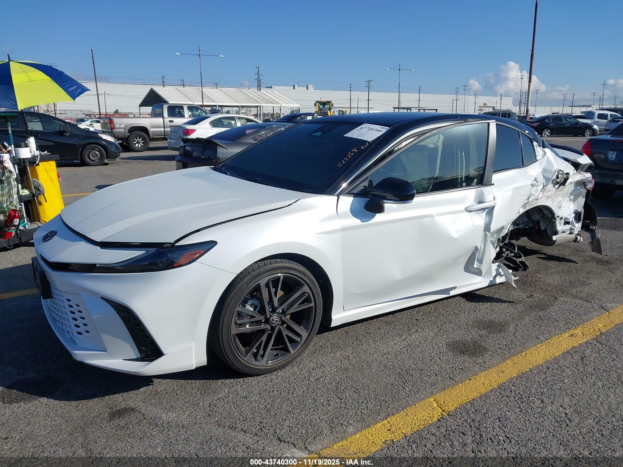 TOYOTA CAMRY image 2