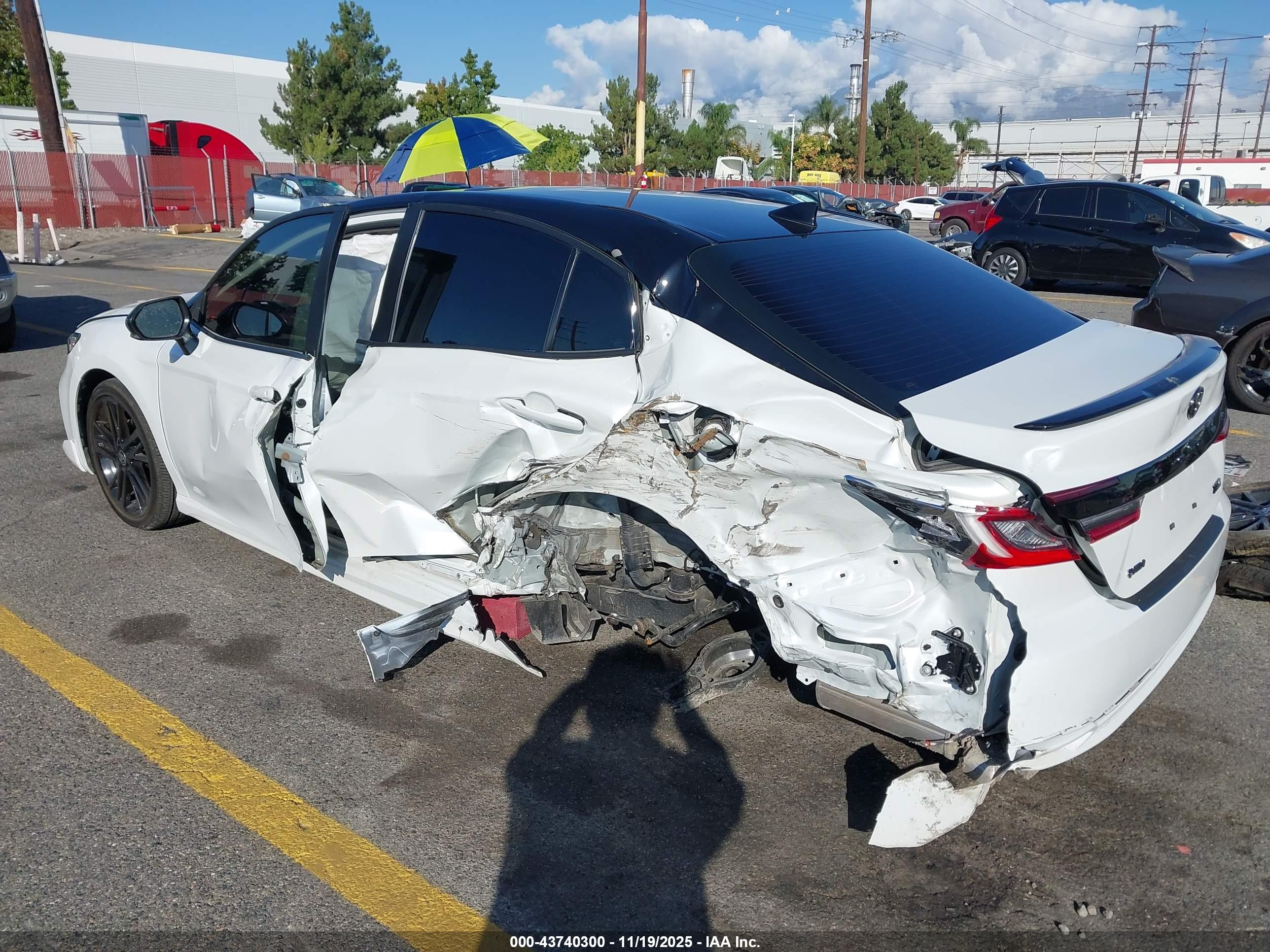 TOYOTA CAMRY image 3
