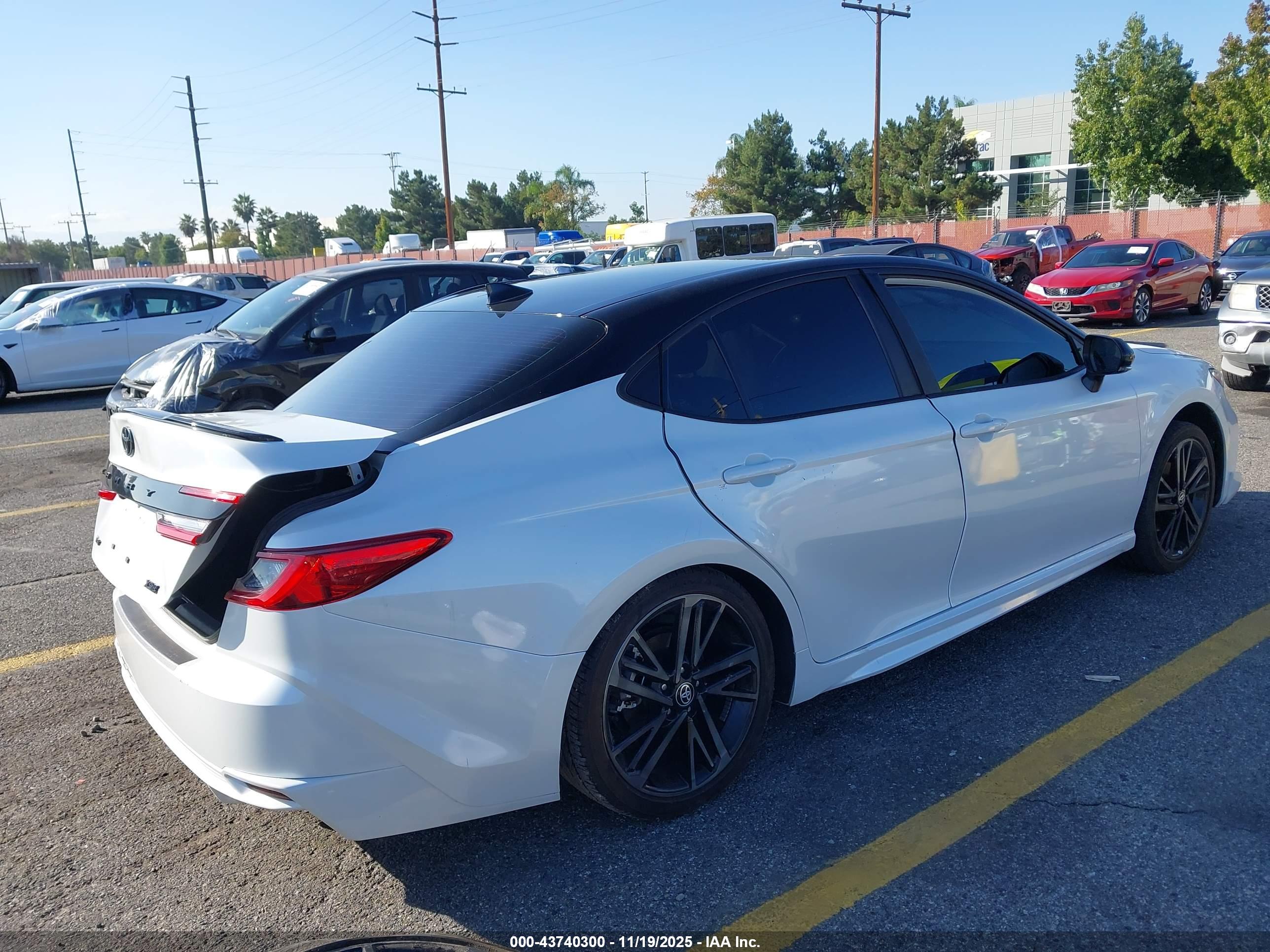 TOYOTA CAMRY image 4