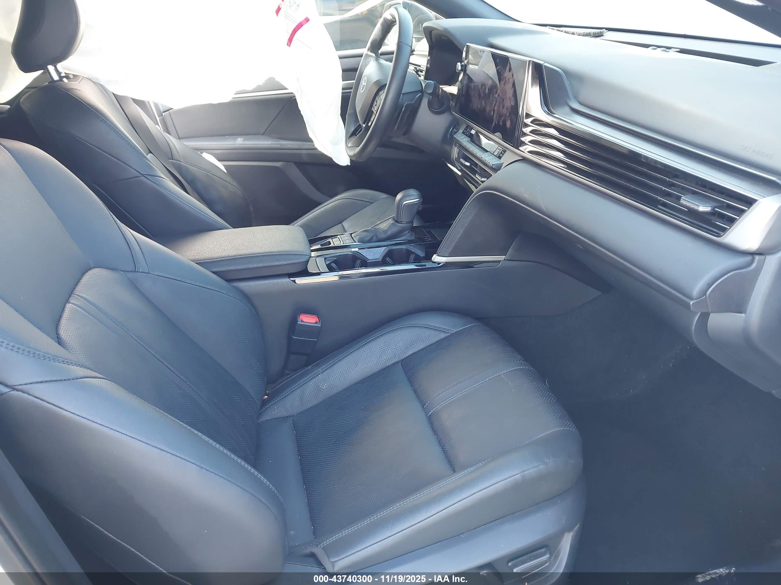 TOYOTA CAMRY image 5