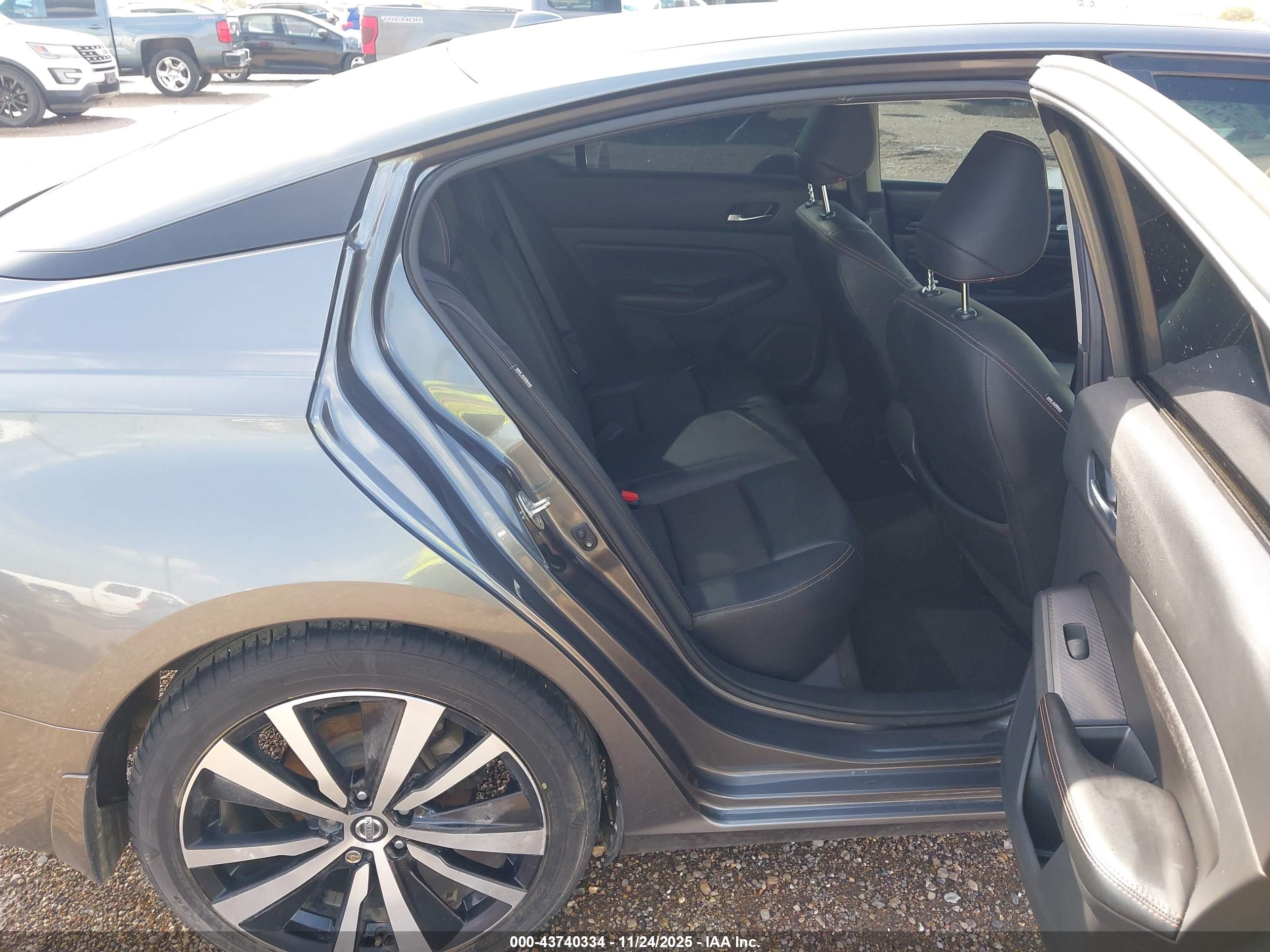 NISSAN ALTIMA image 8