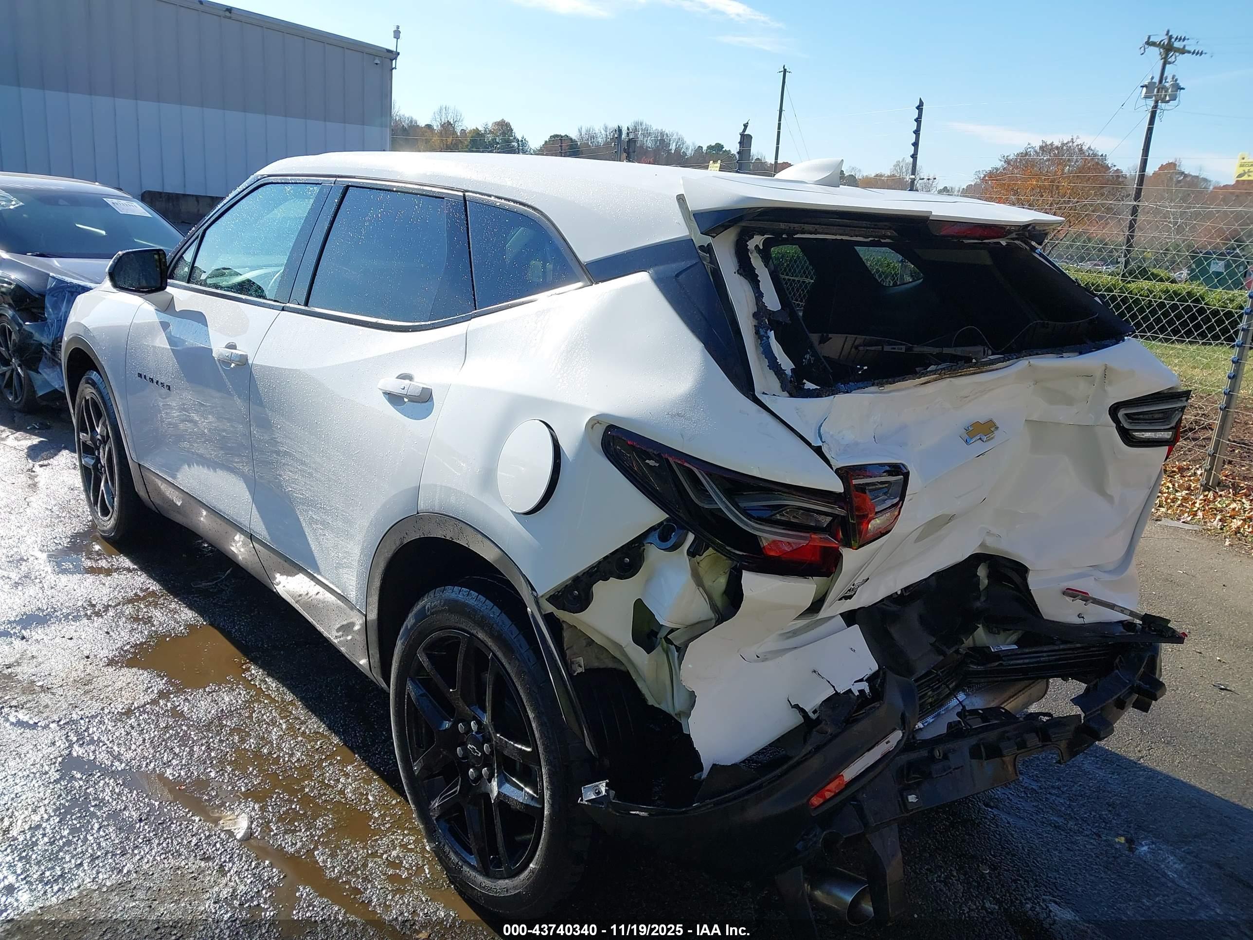 CHEVROLET BLAZER image 3