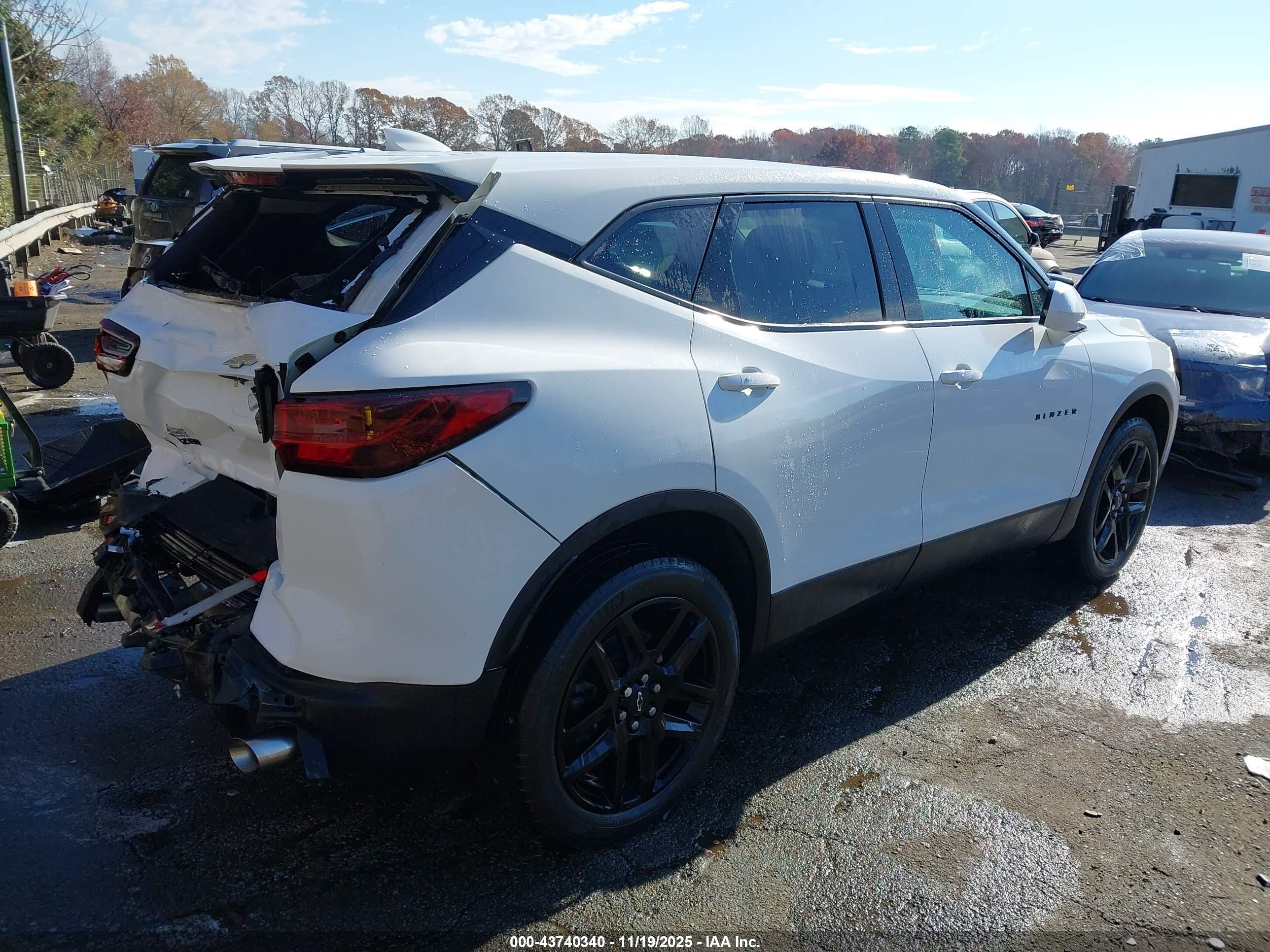 CHEVROLET BLAZER image 4