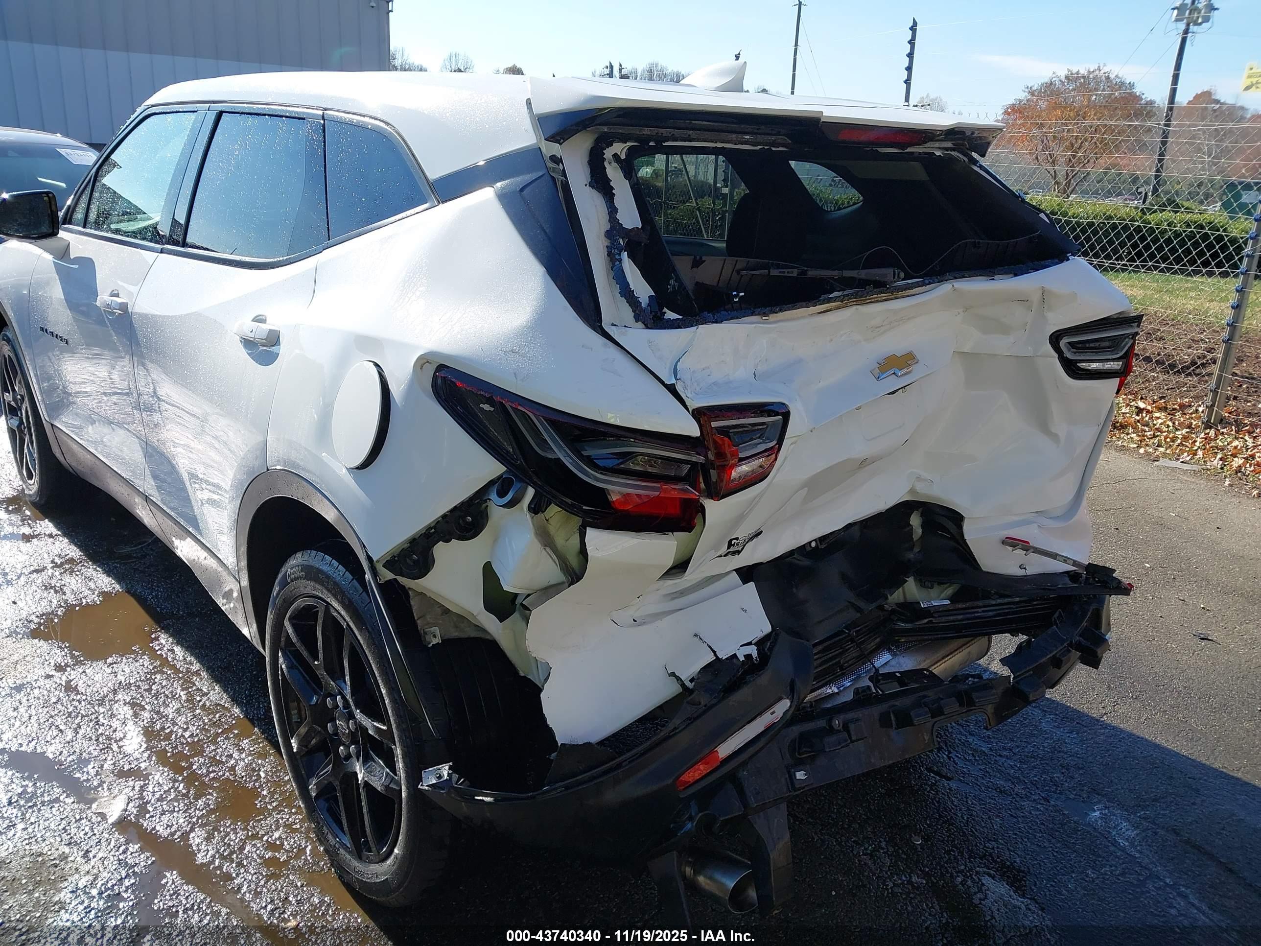 CHEVROLET BLAZER image 6