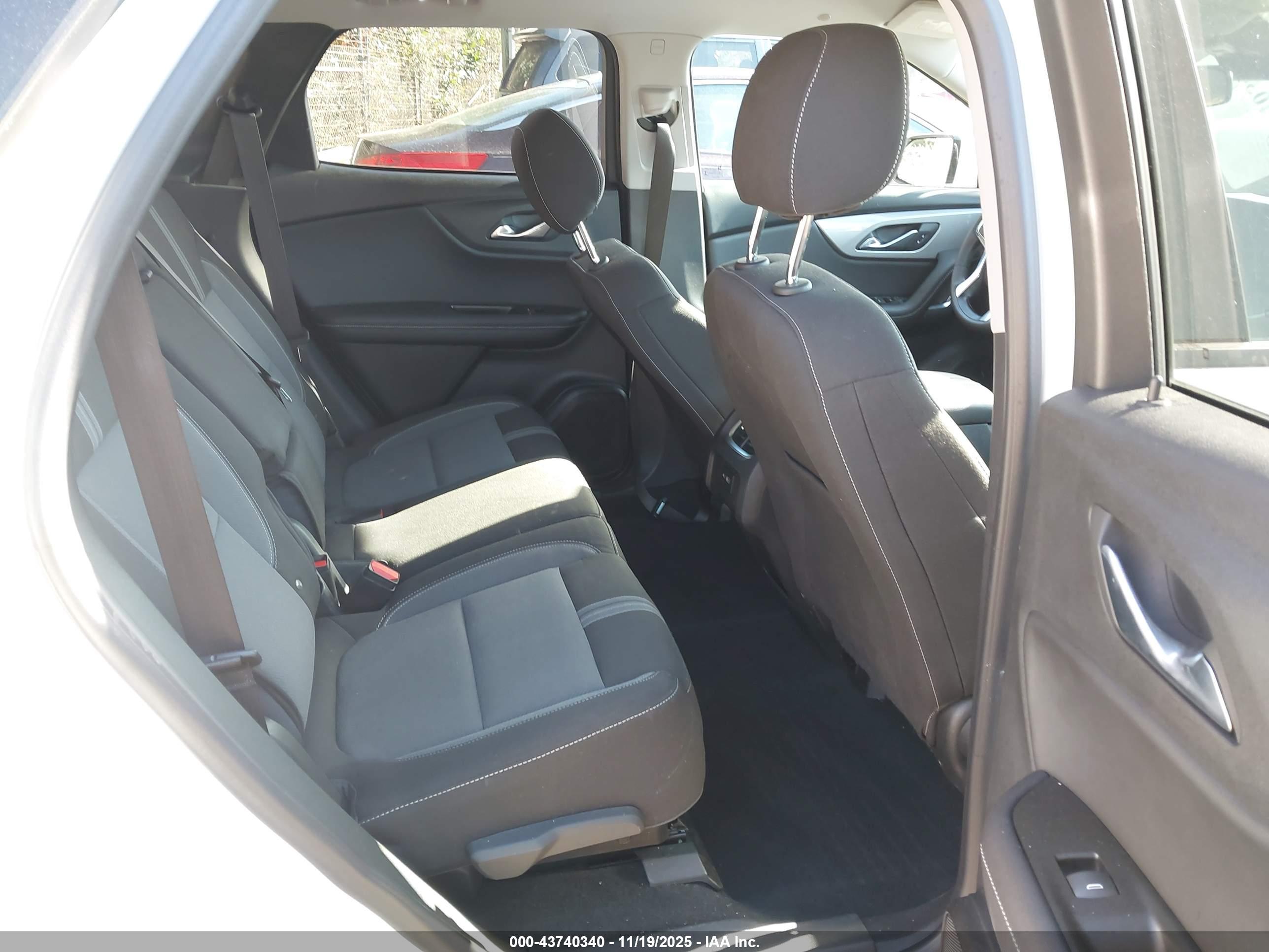 CHEVROLET BLAZER image 8
