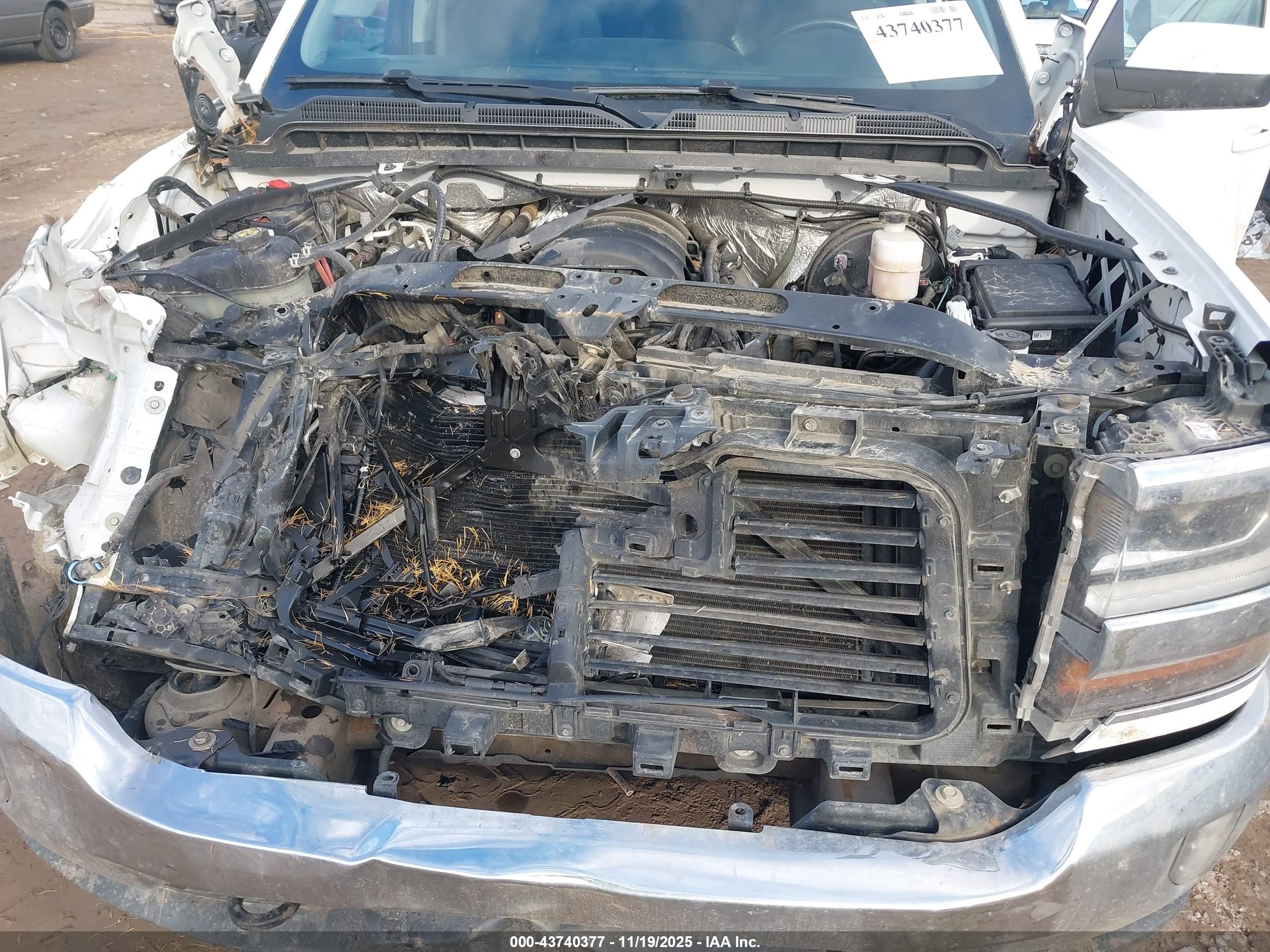 CHEVROLET SILVERADO image 10