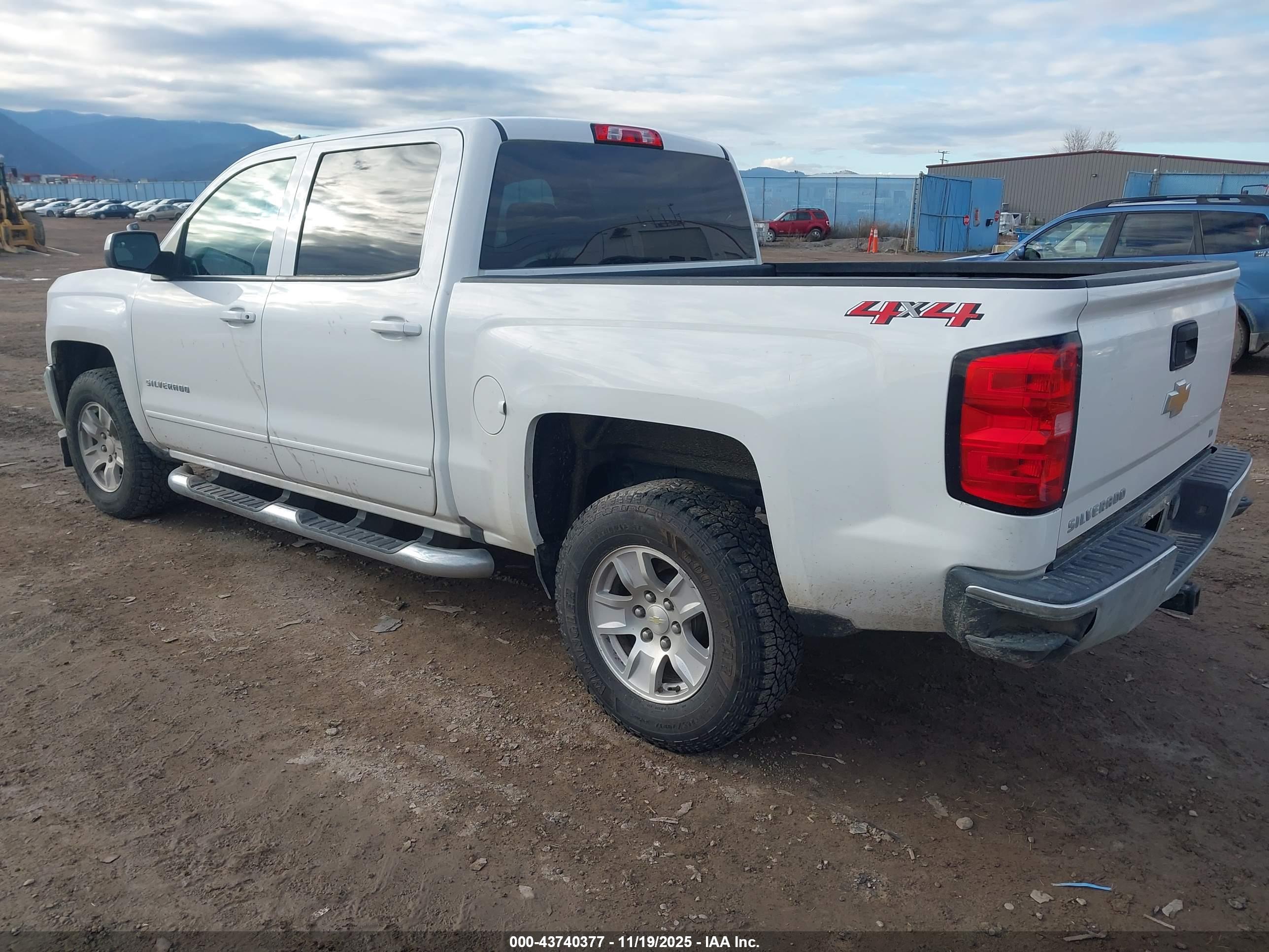 CHEVROLET SILVERADO image 3