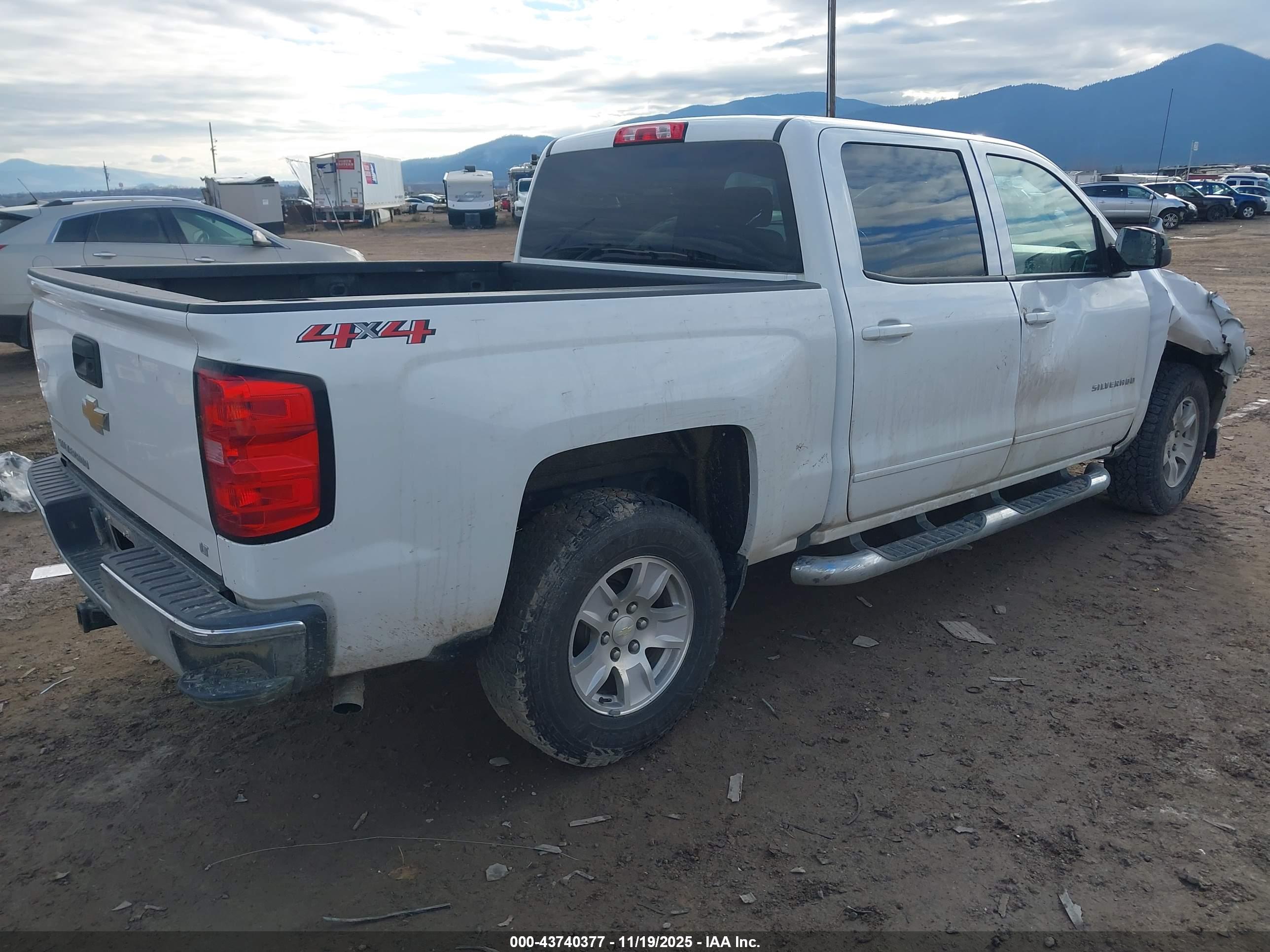 CHEVROLET SILVERADO image 4
