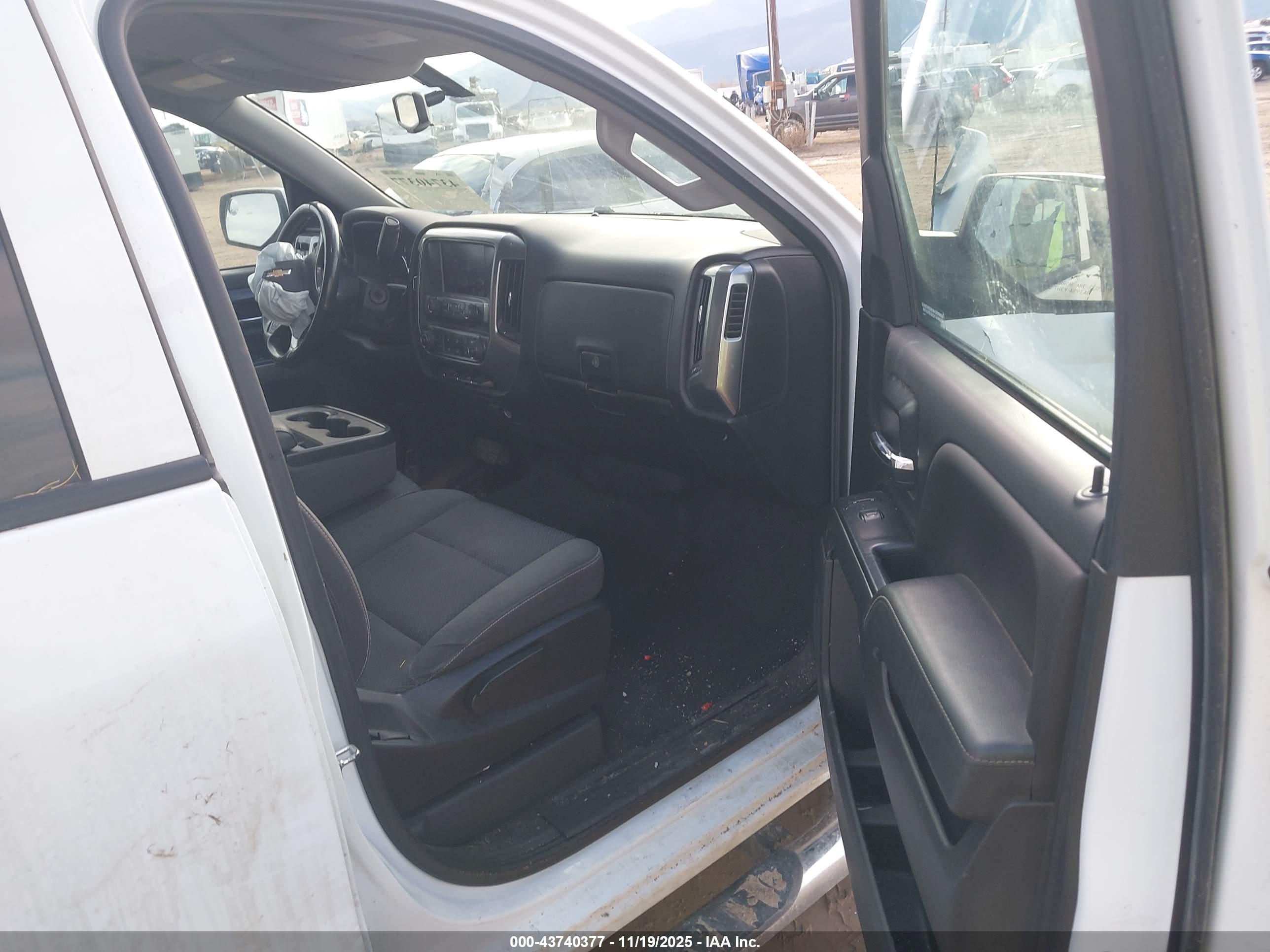 CHEVROLET SILVERADO image 5