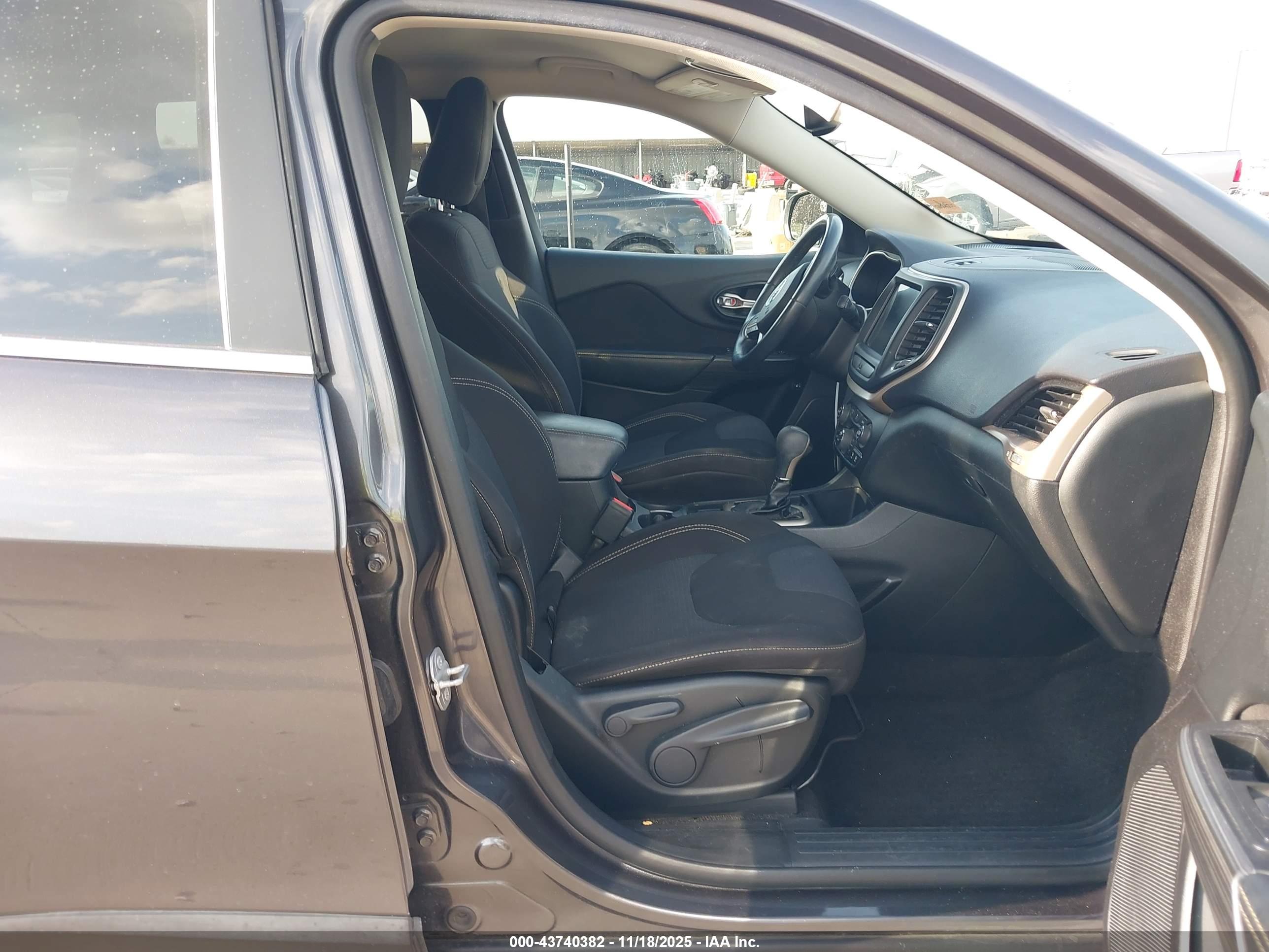 JEEP CHEROKEE image 5