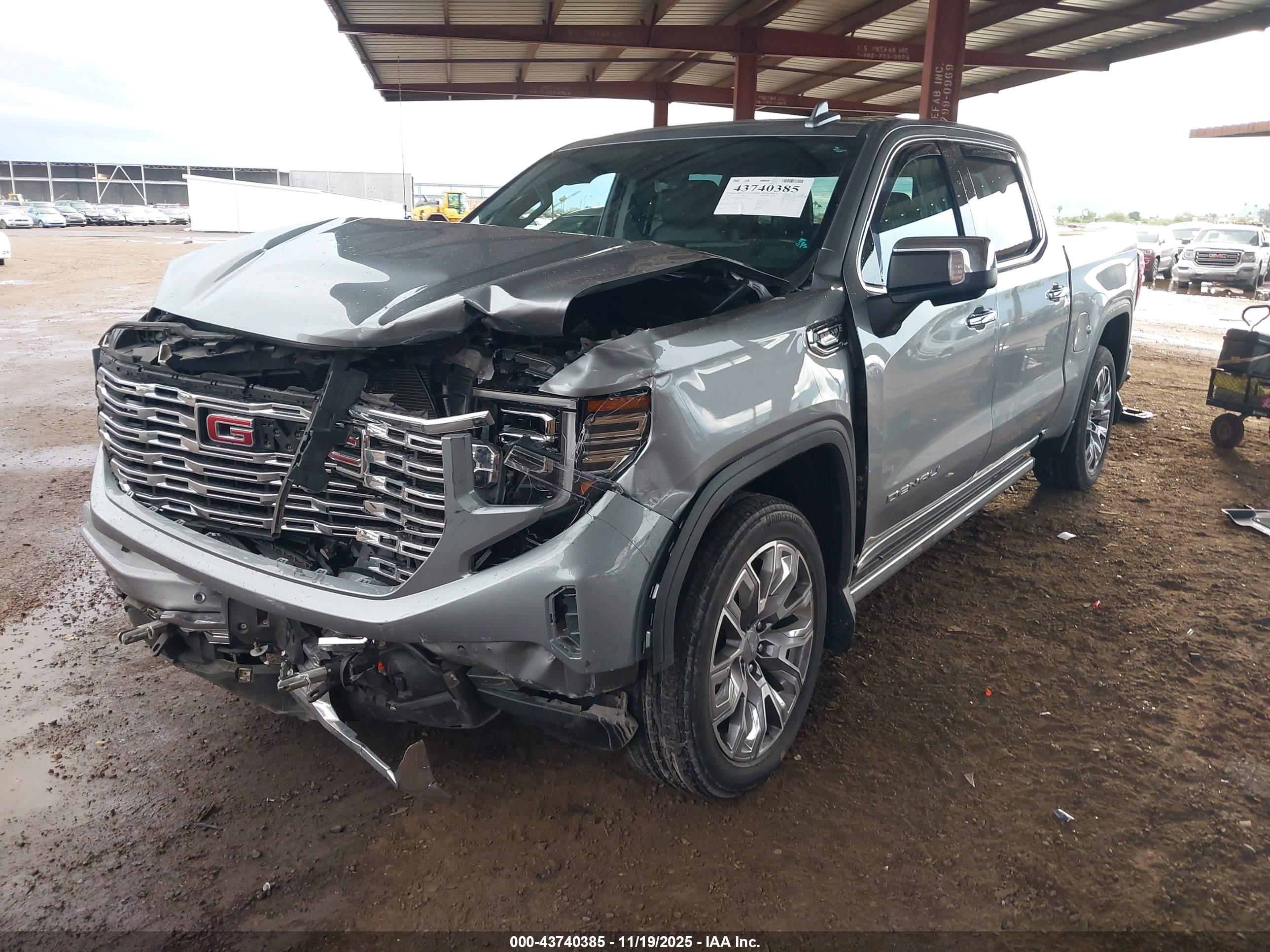 GMC SIERRA image 2