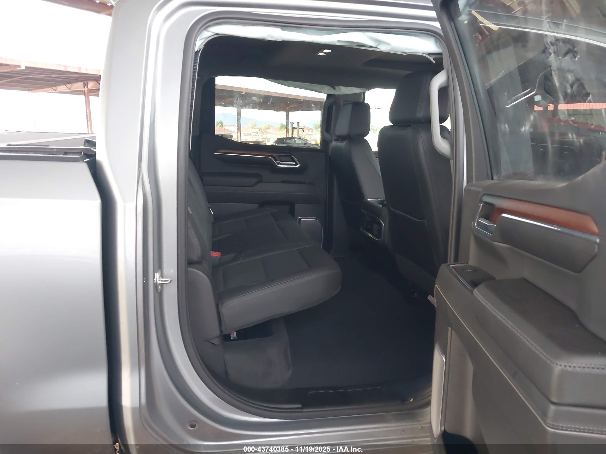 GMC SIERRA image 8