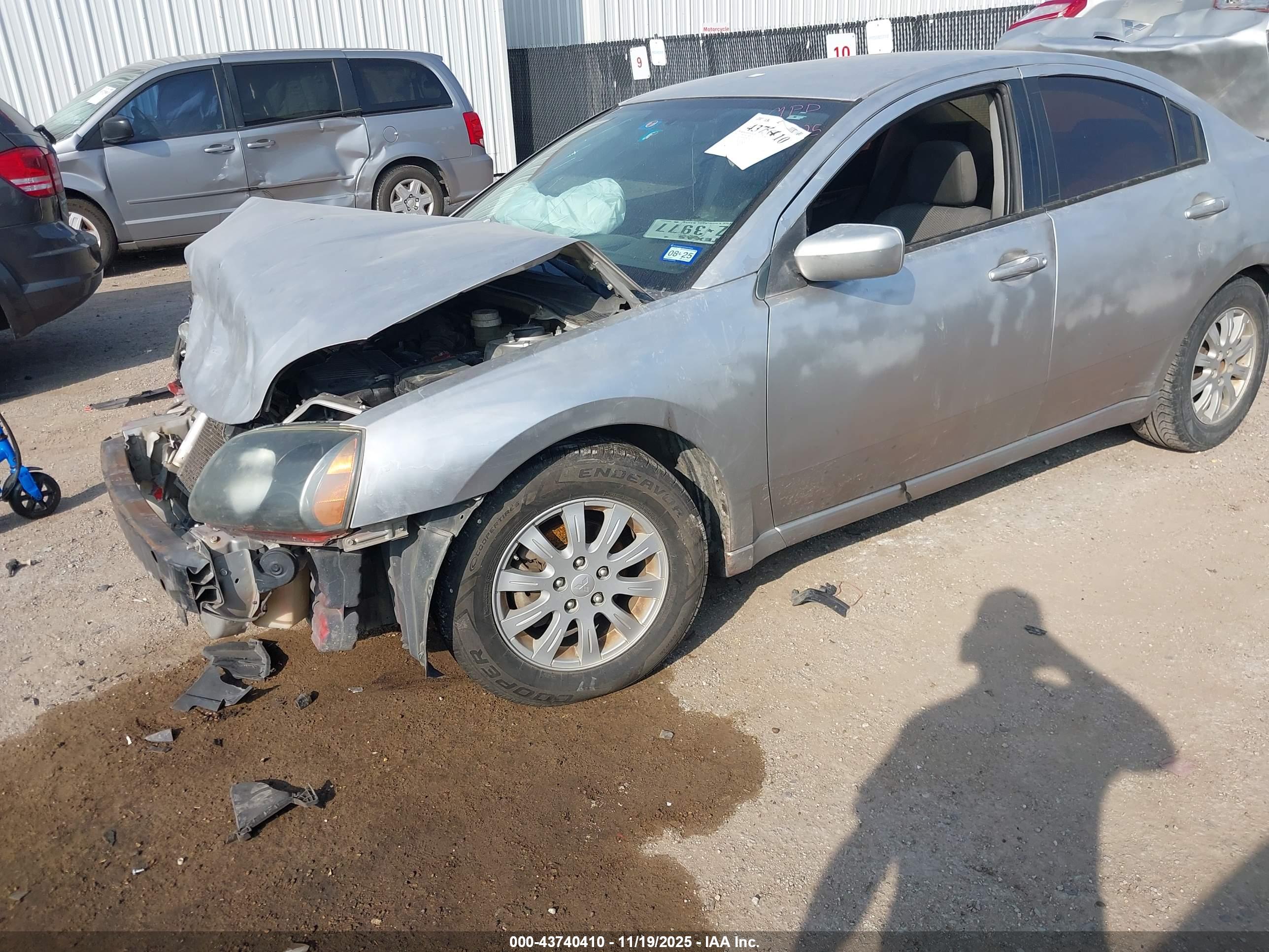 MITSUBISHI GALANT image 2