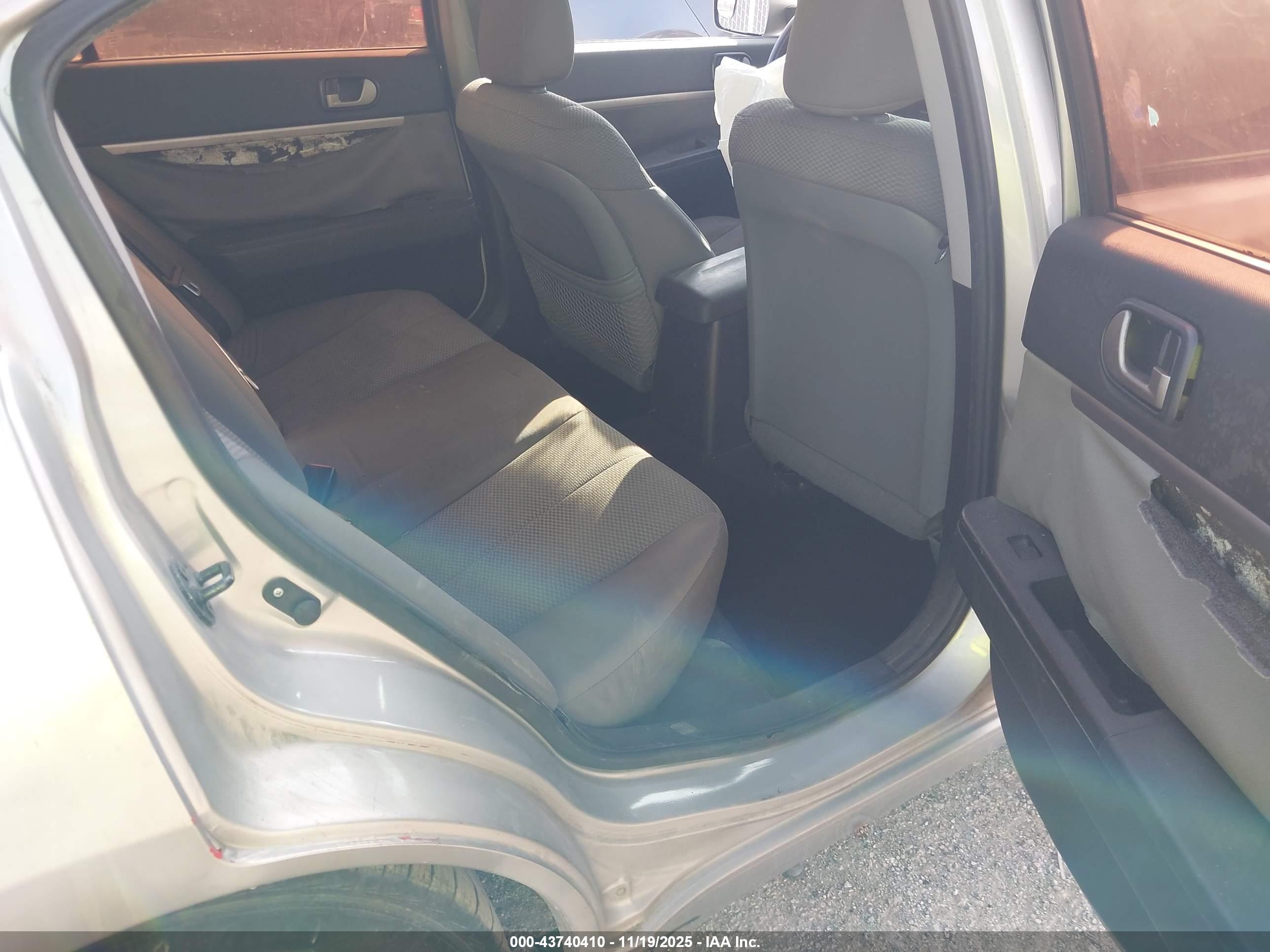 MITSUBISHI GALANT image 8