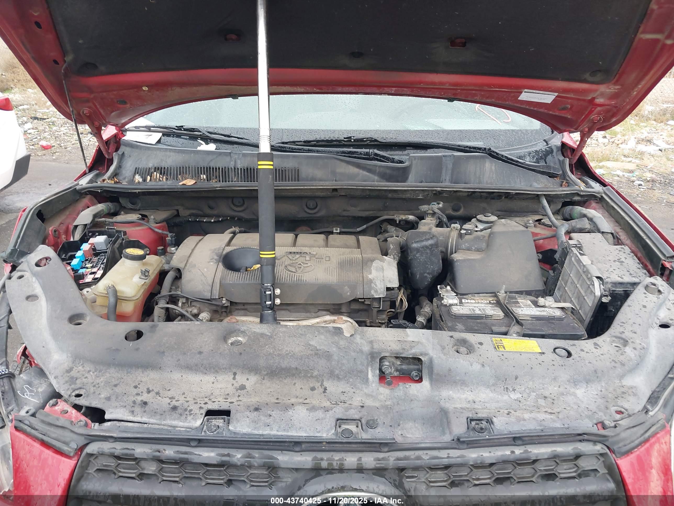 TOYOTA RAV4 image 10