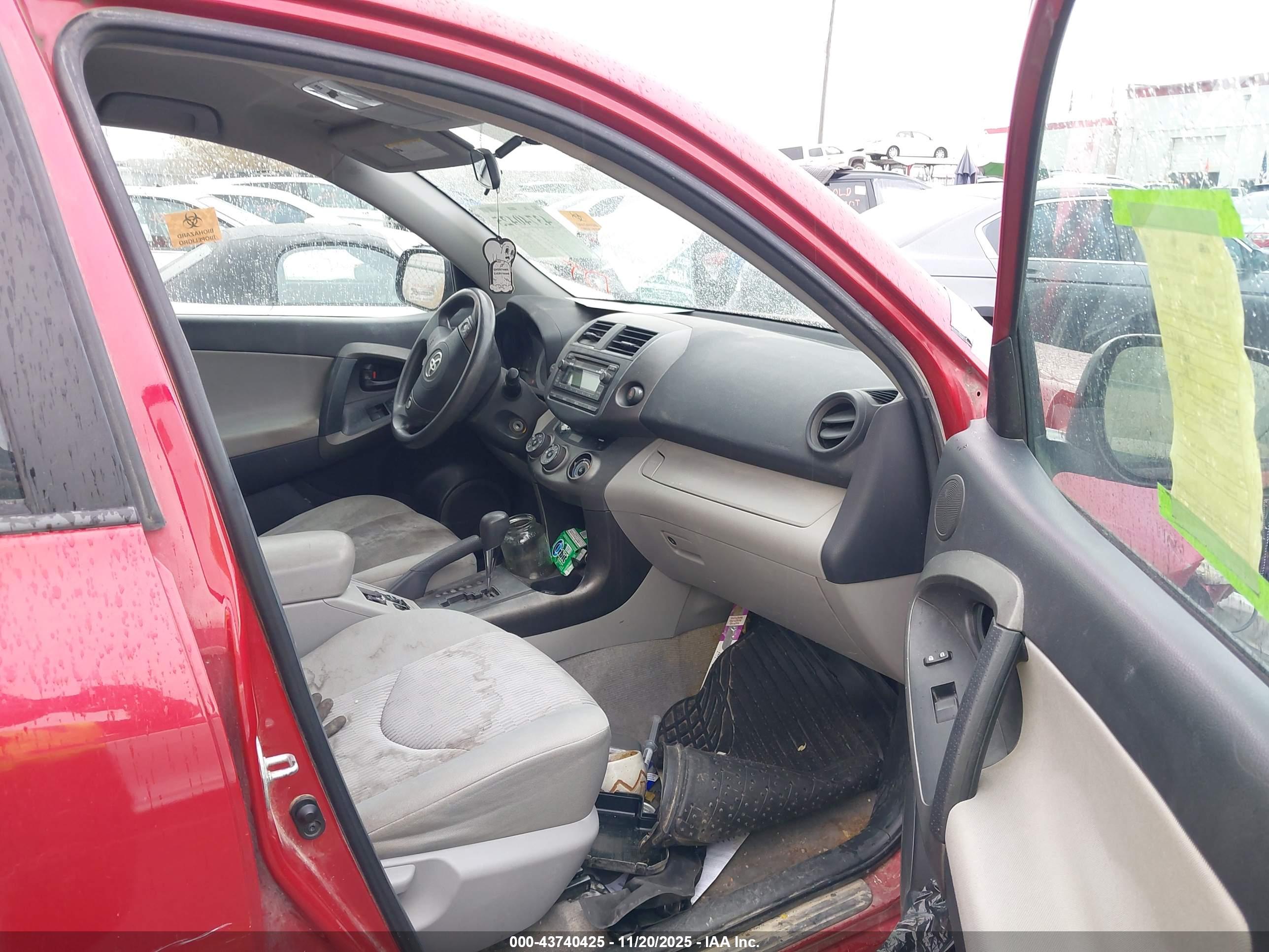 TOYOTA RAV4 image 5