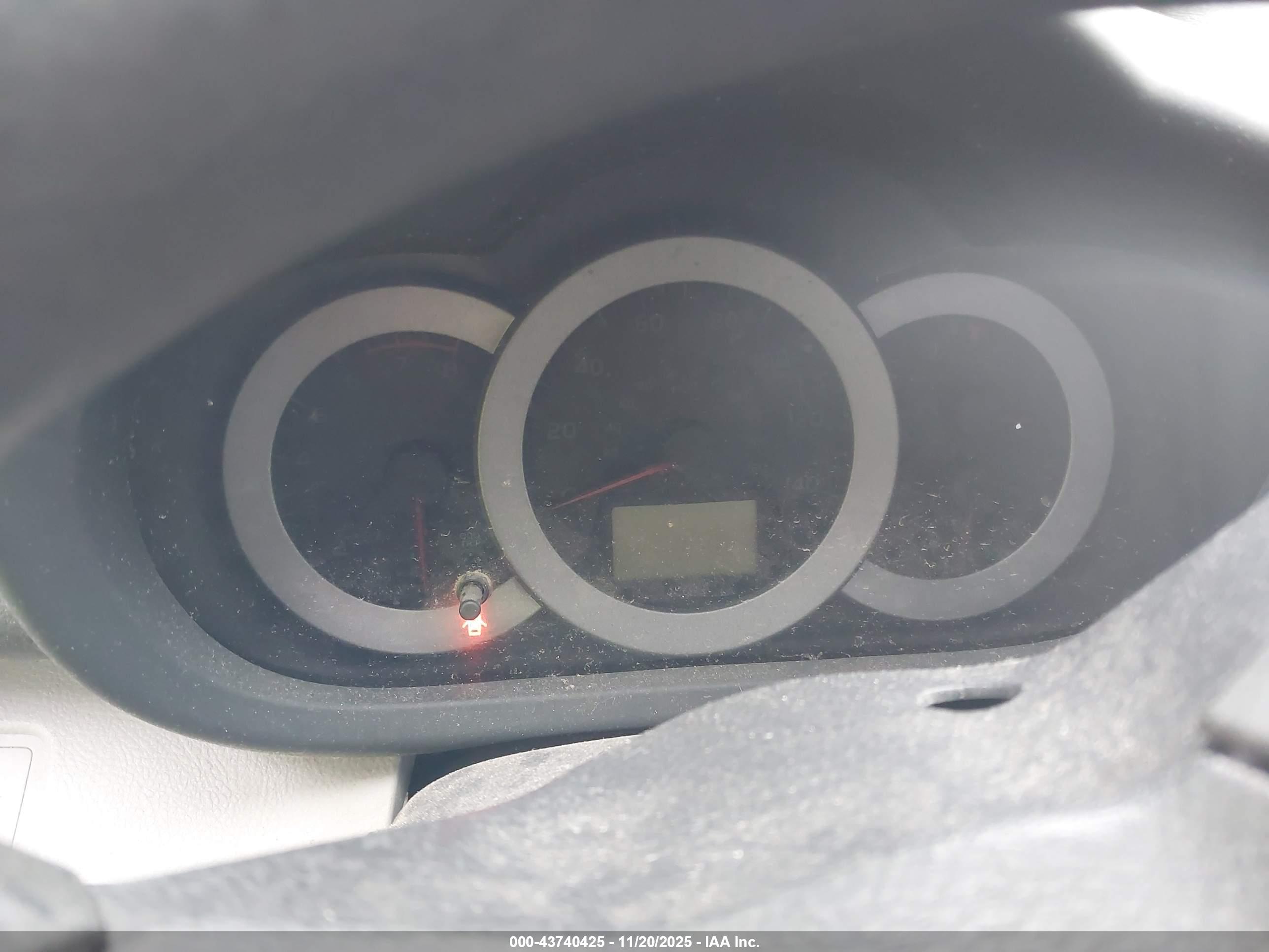 TOYOTA RAV4 image 7