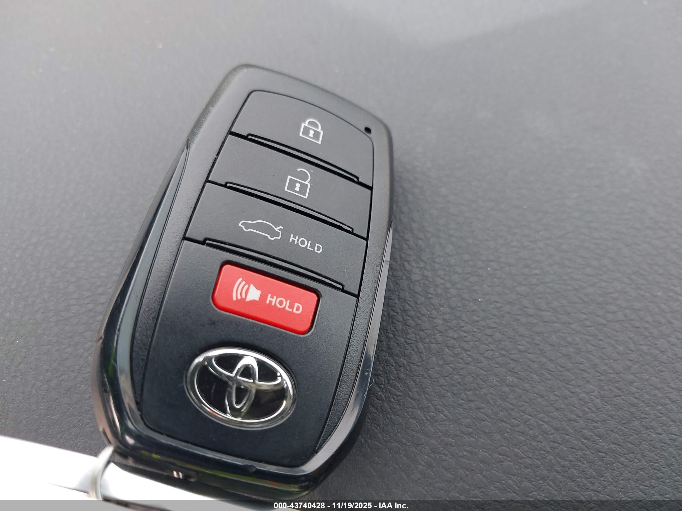 TOYOTA CAMRY image 11