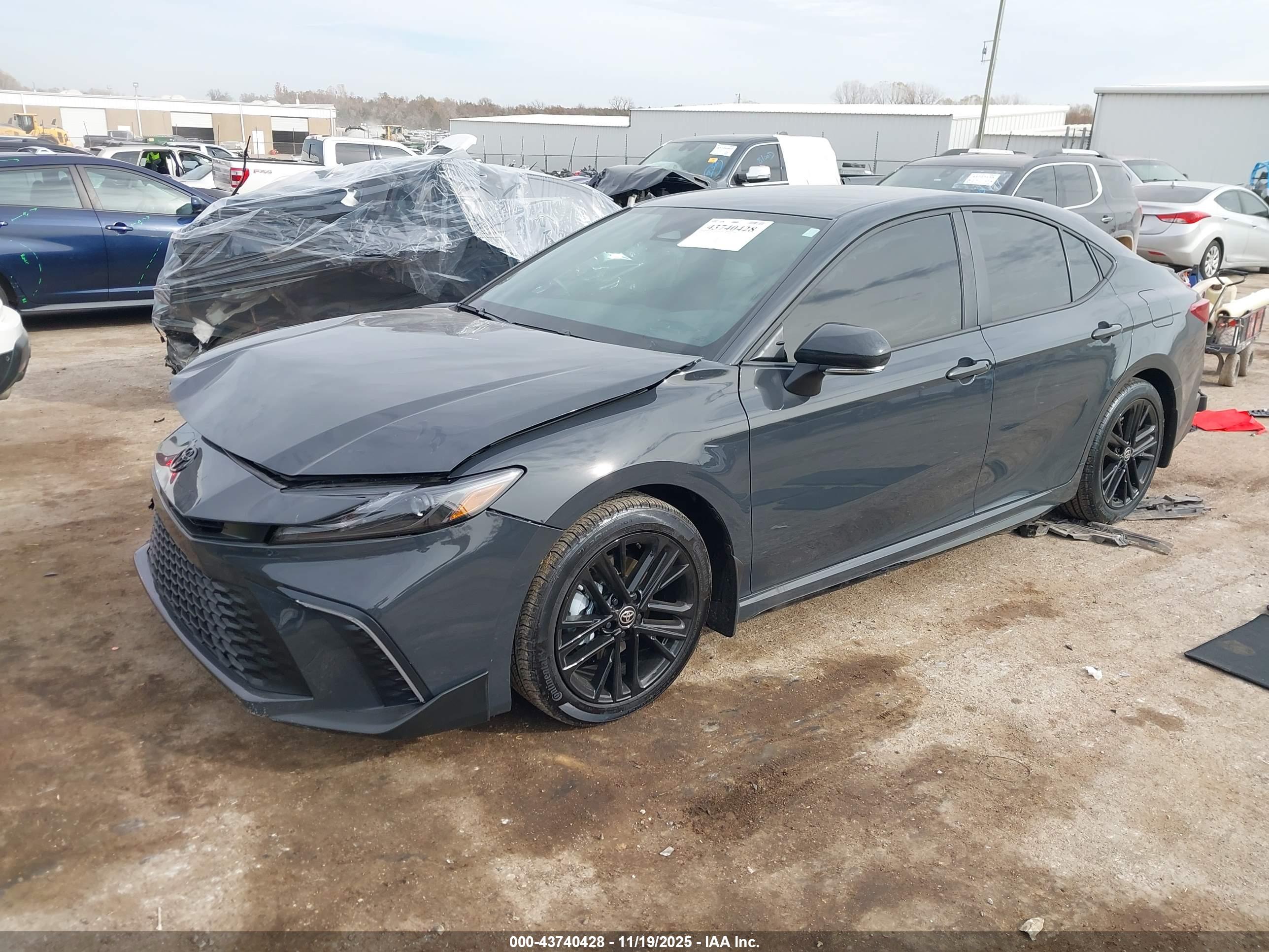 TOYOTA CAMRY image 2