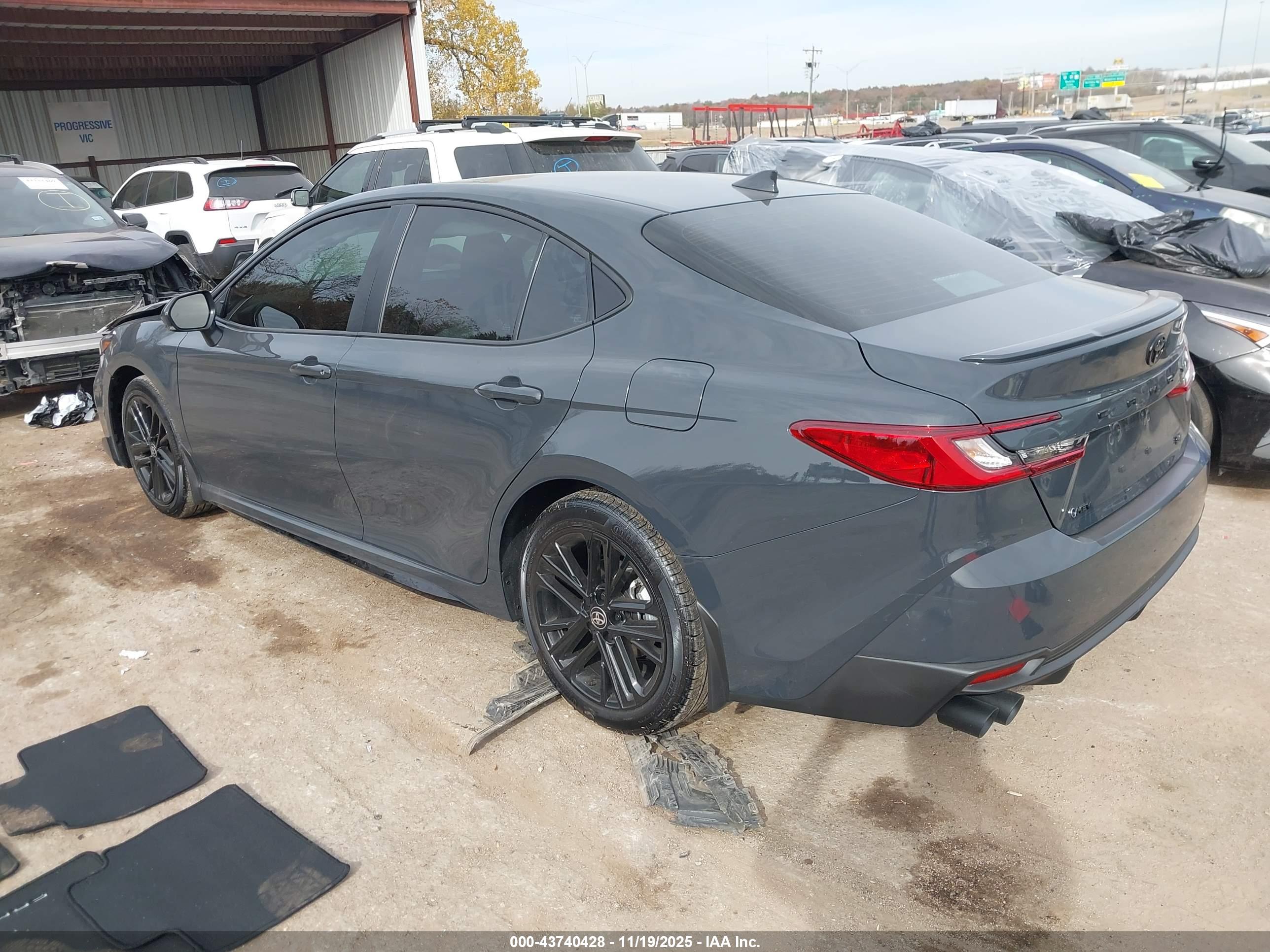TOYOTA CAMRY image 3