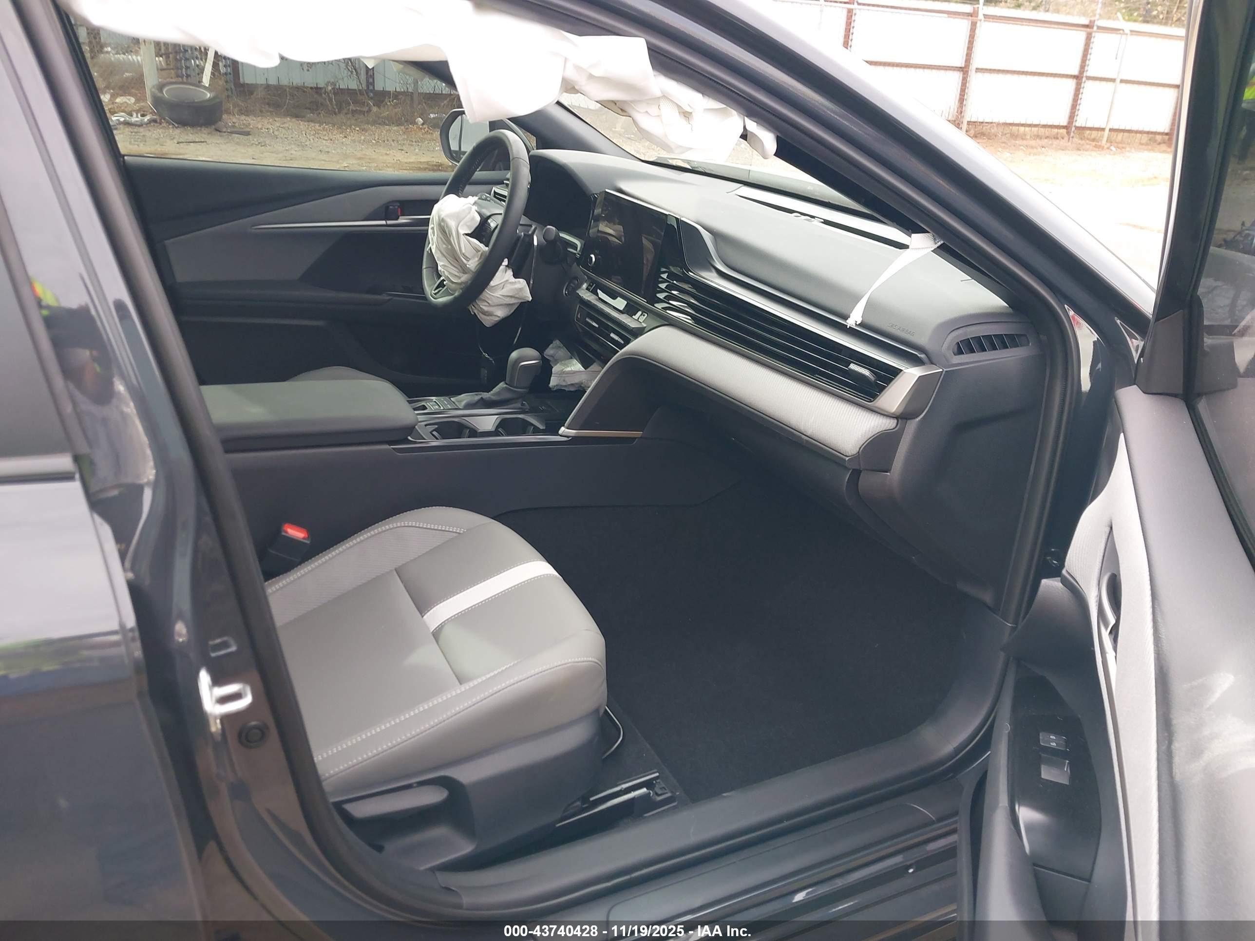 TOYOTA CAMRY image 5