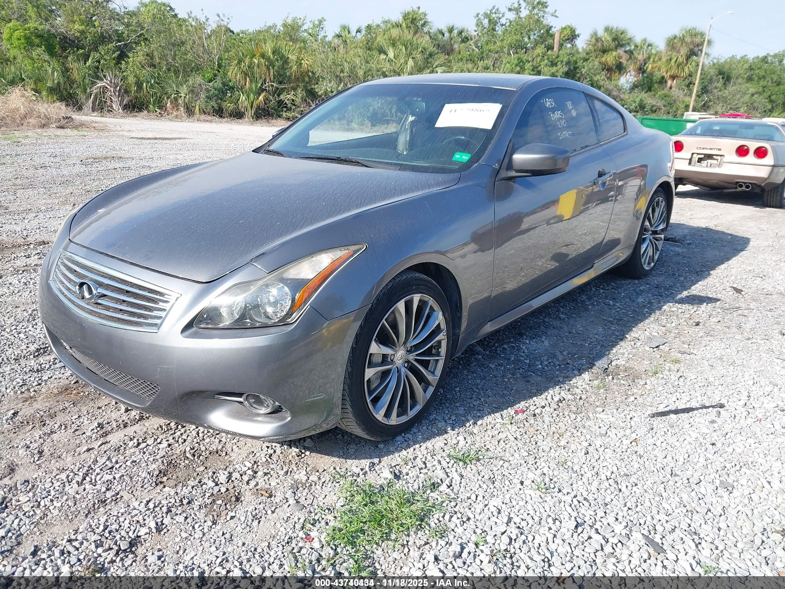 INFINITI G37 image 2