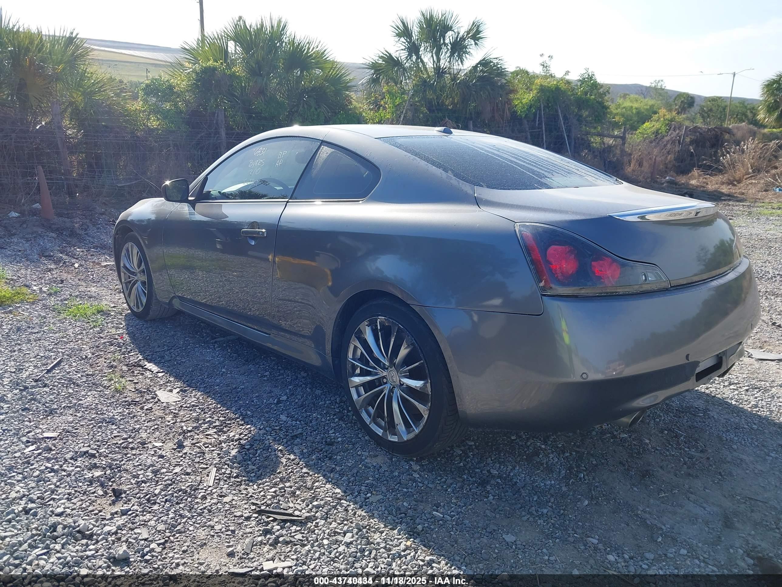 INFINITI G37 image 3
