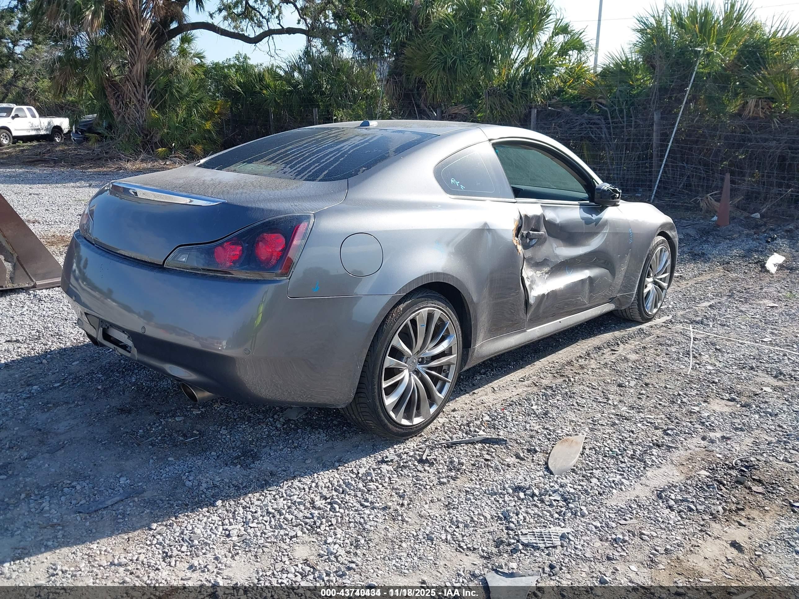 INFINITI G37 image 4