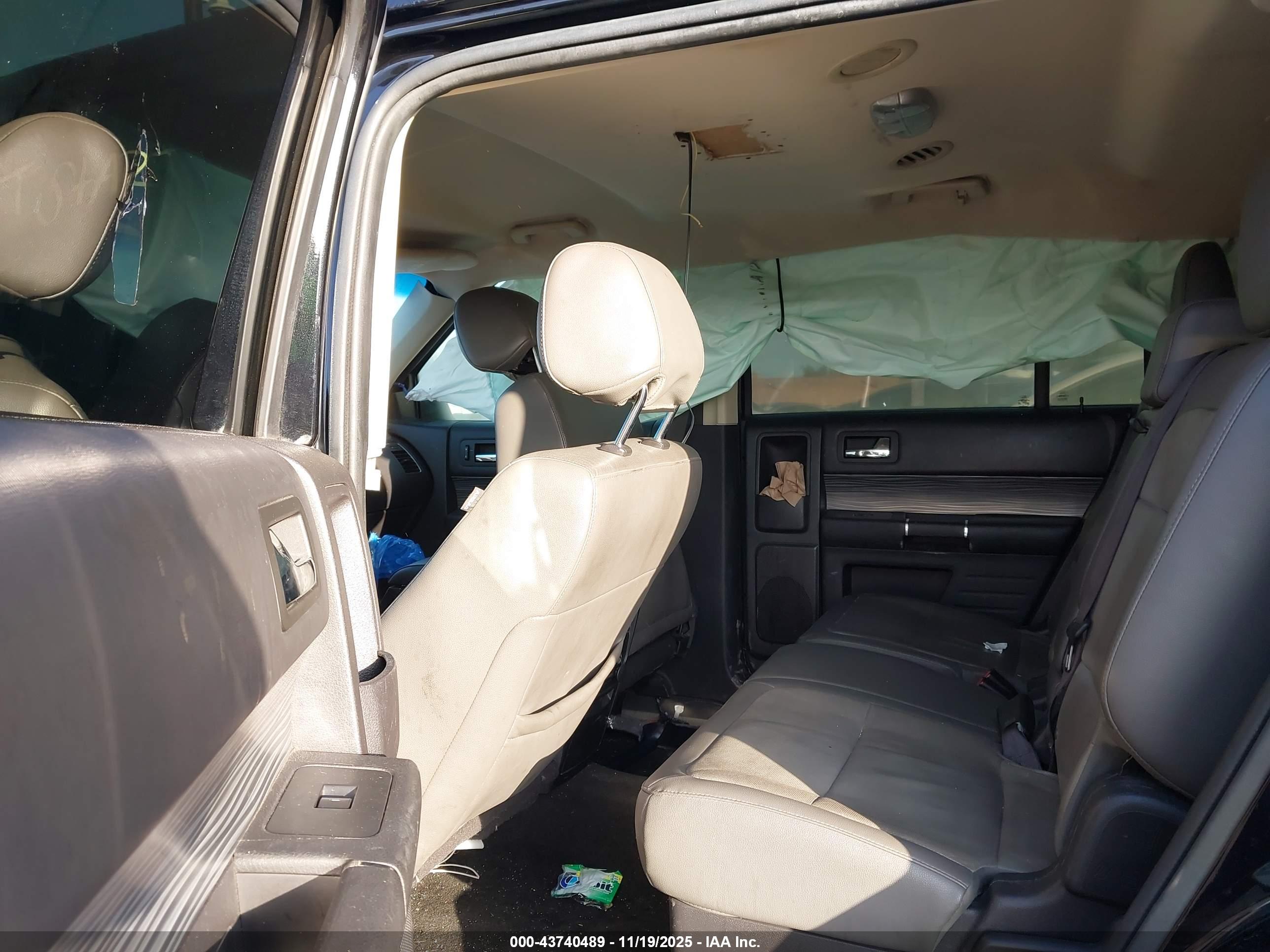 FORD FLEX image 8