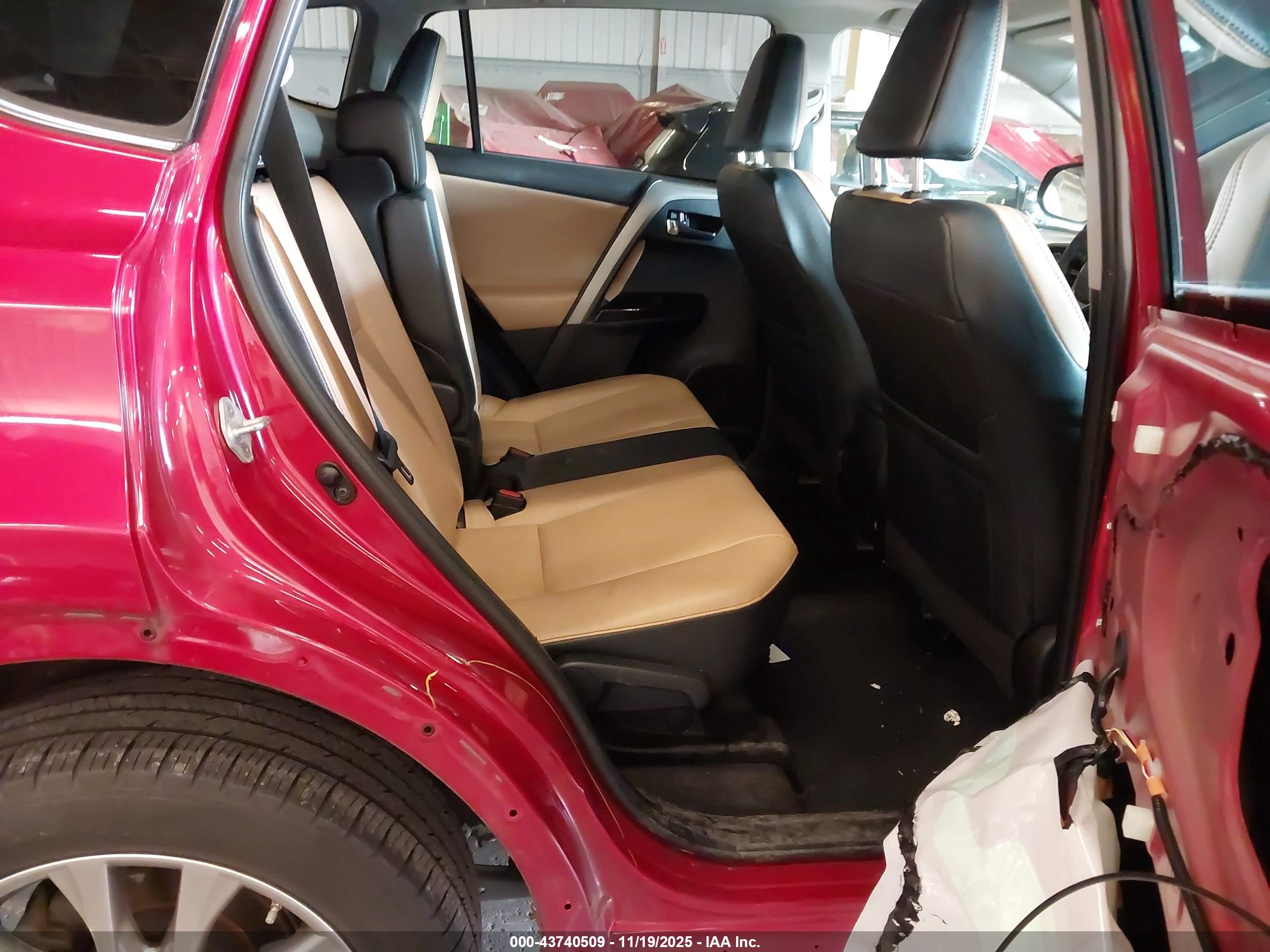 TOYOTA RAV4 image 8