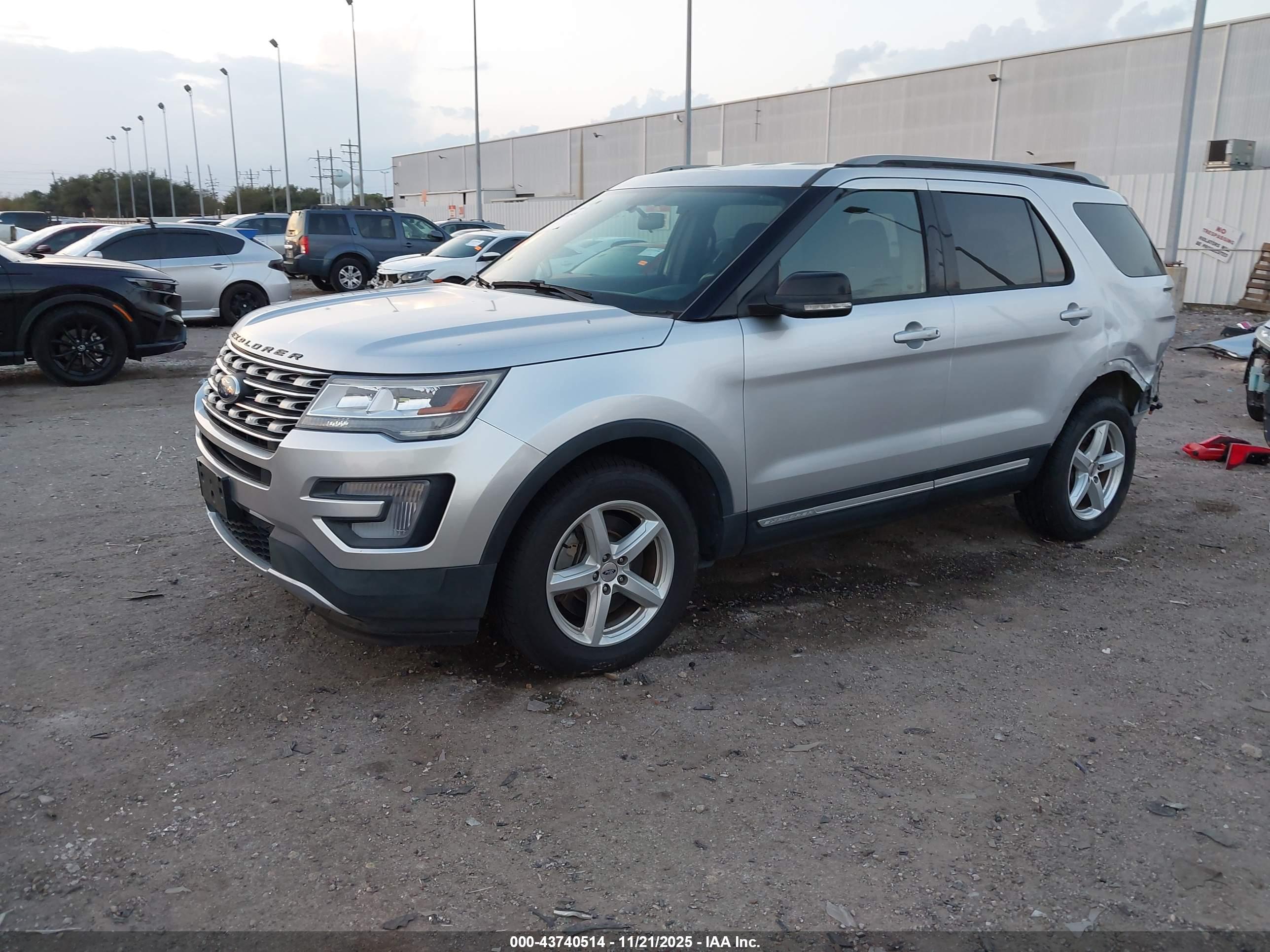 FORD EXPLORER image 2