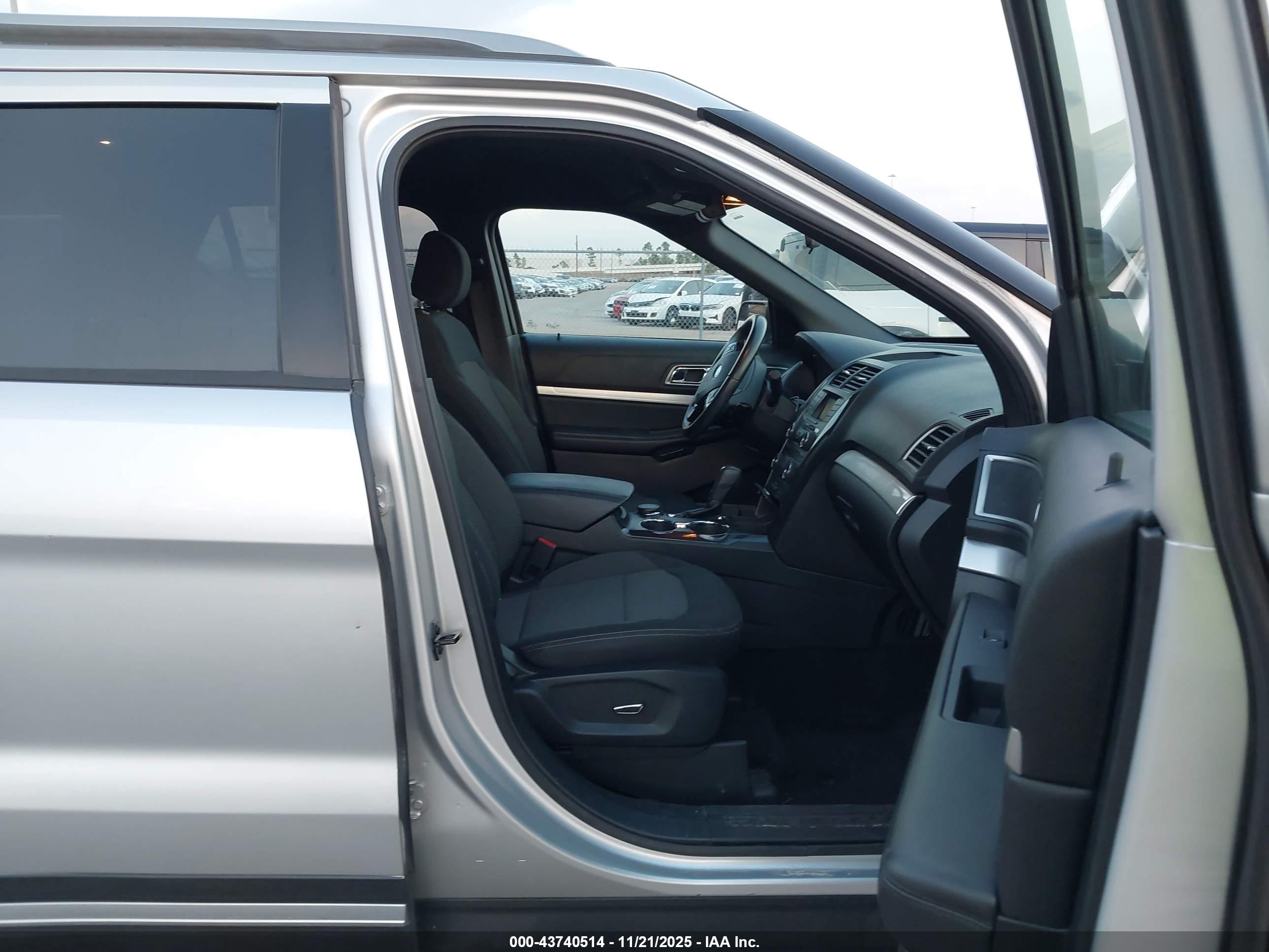 FORD EXPLORER image 5