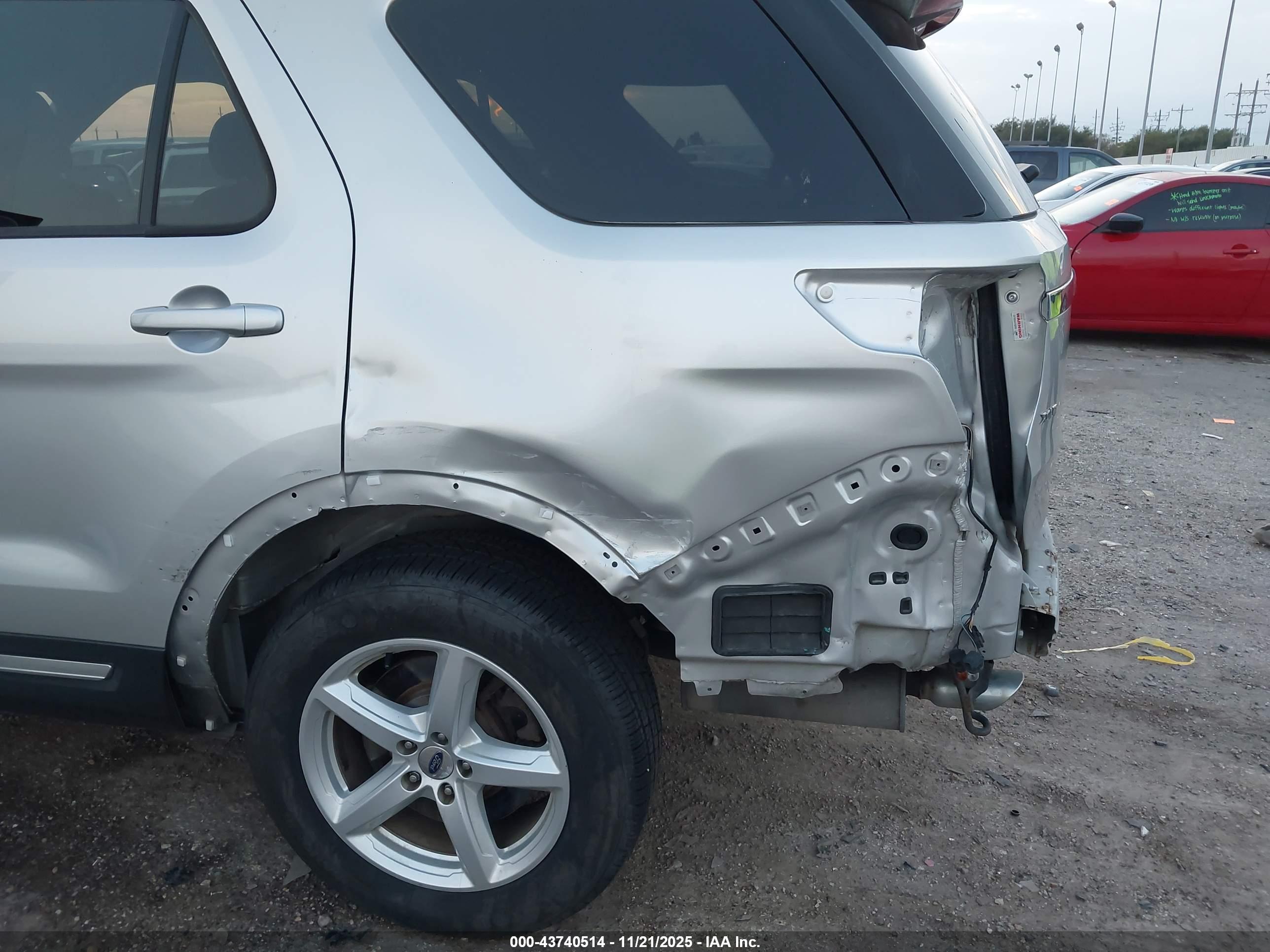 FORD EXPLORER image 6