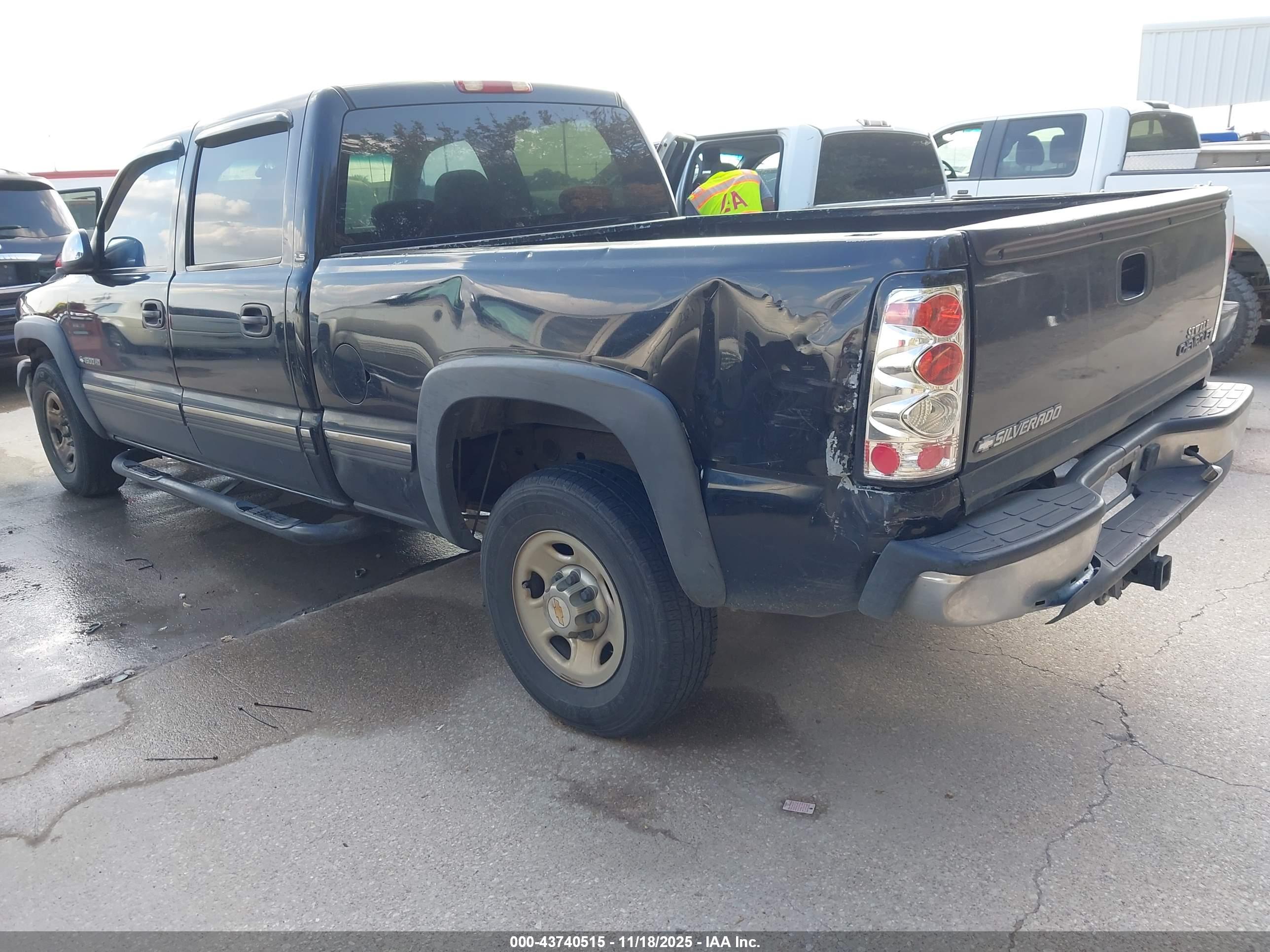 CHEVROLET SILVERADO image 3