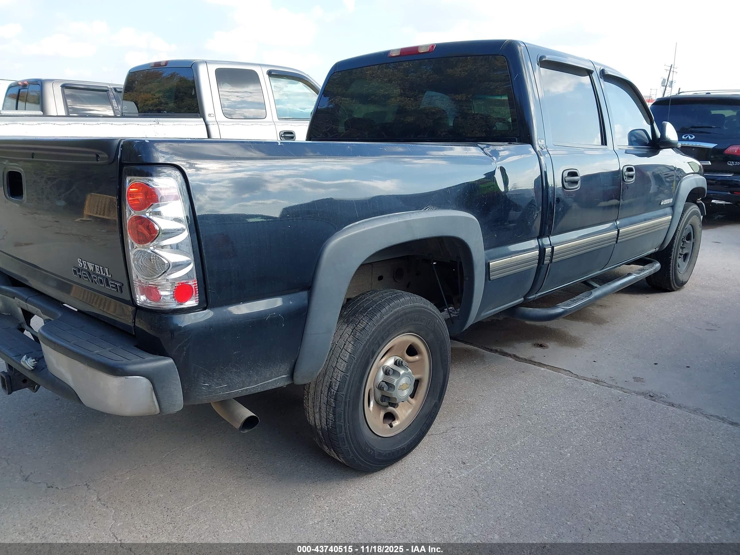 CHEVROLET SILVERADO image 4