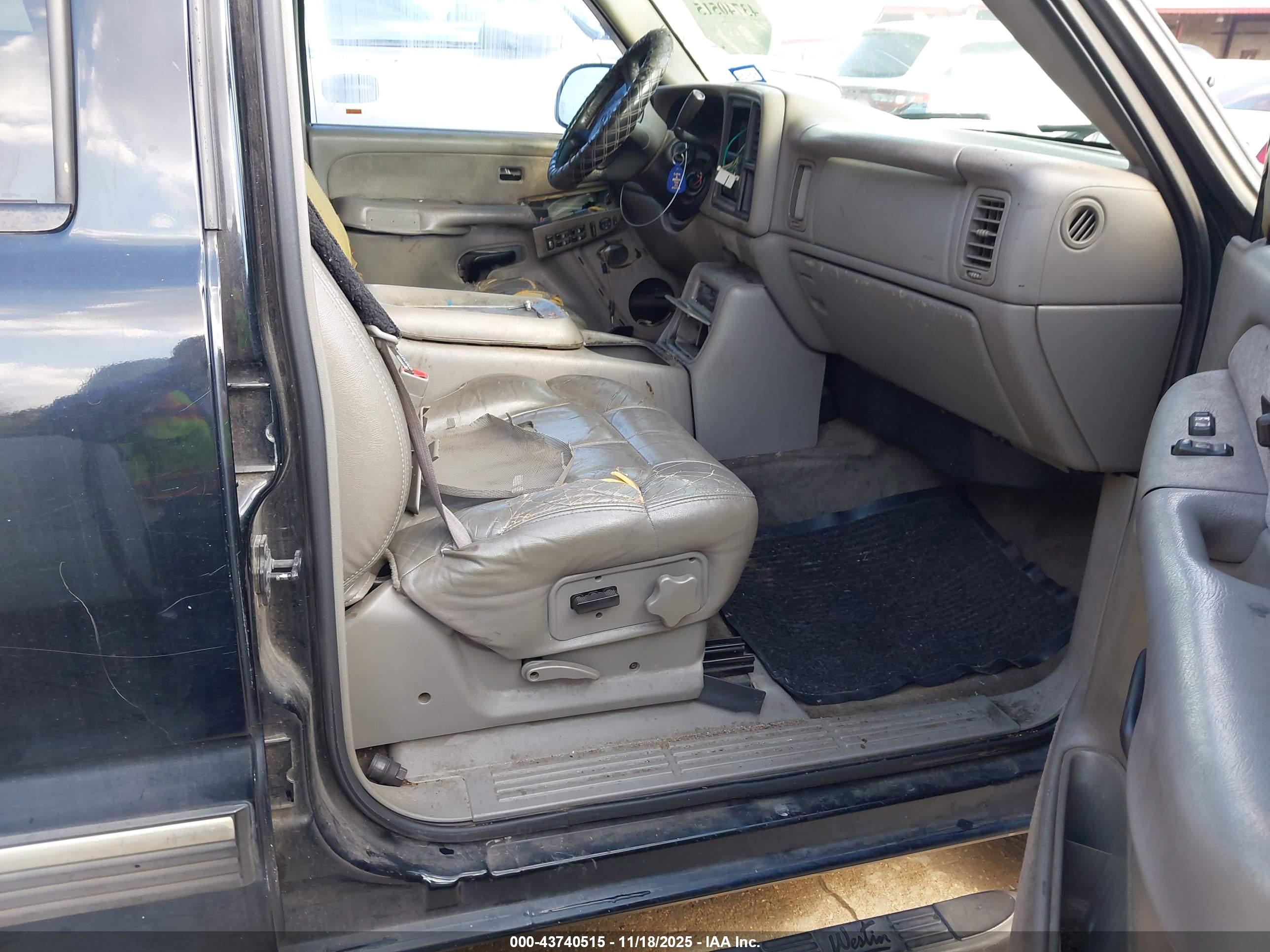 CHEVROLET SILVERADO image 5