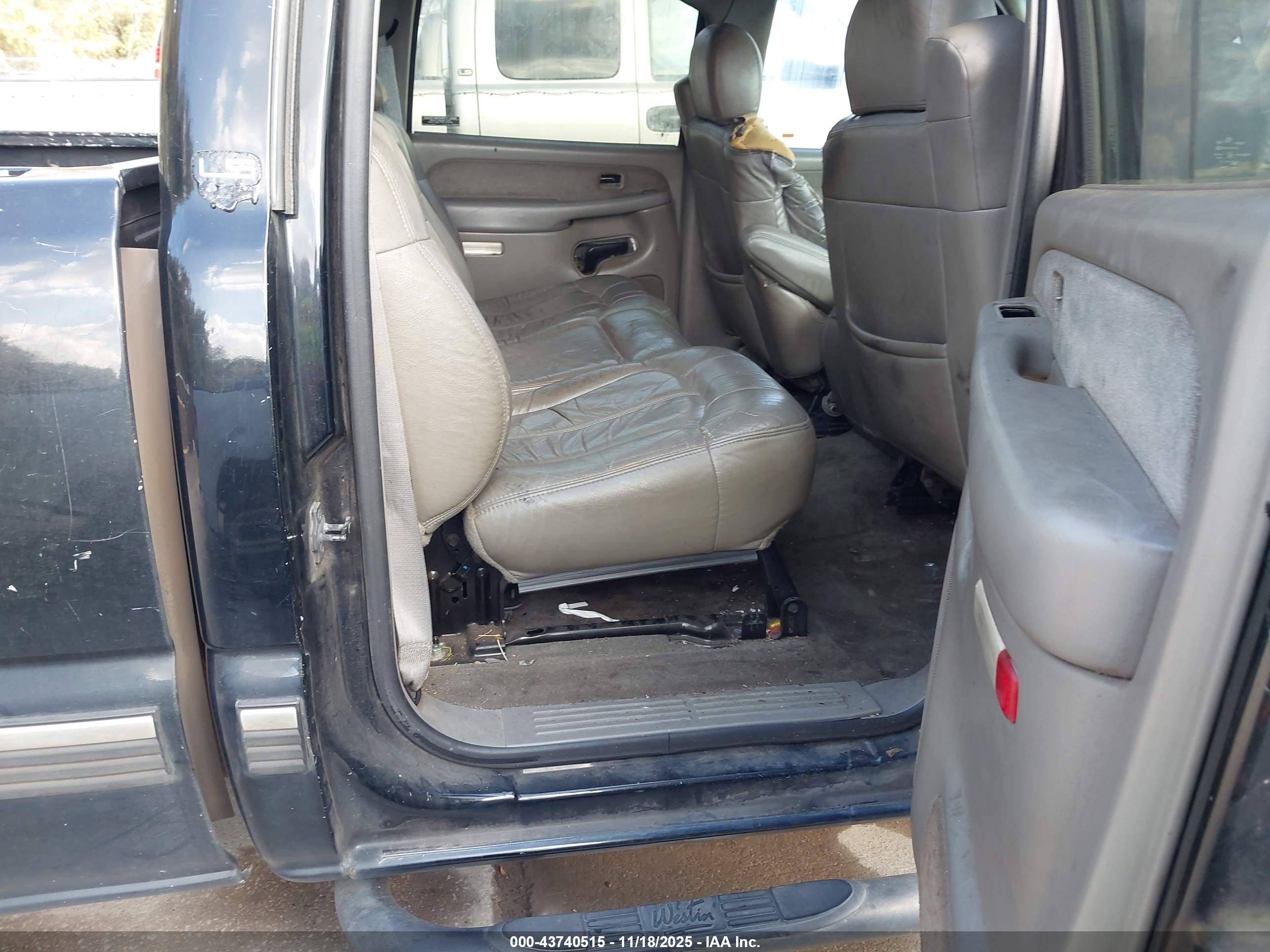 CHEVROLET SILVERADO image 8