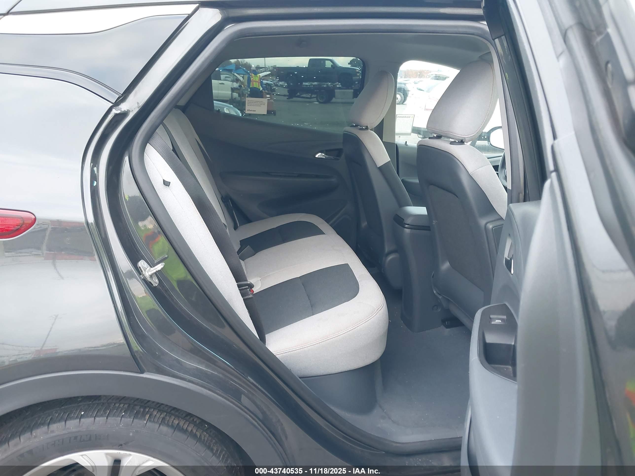 CHEVROLET BOLT image 8